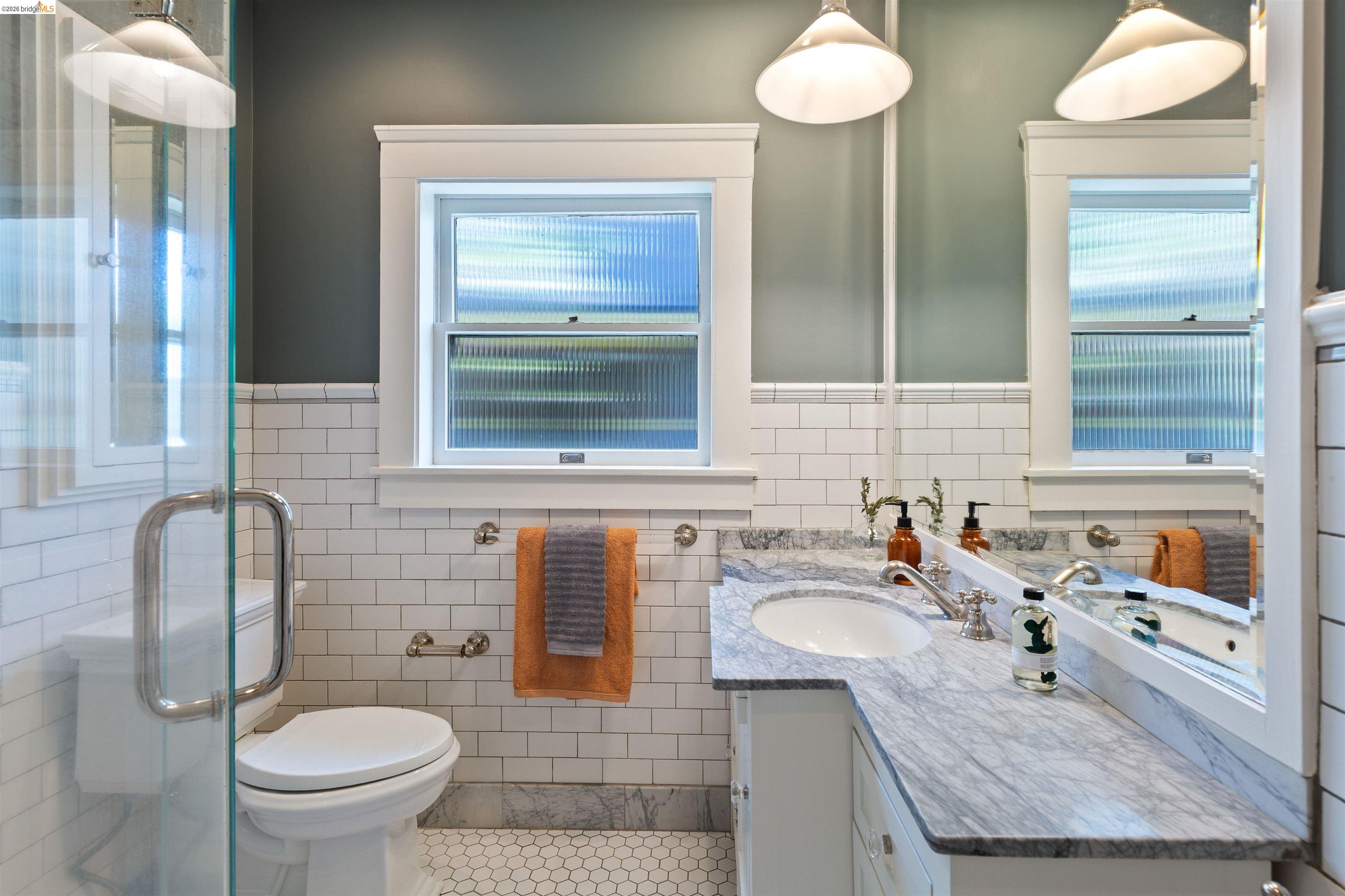 Detail Gallery Image 27 of 52 For 33 Ramona Ave, Oakland,  CA 94611 - 3 Beds | 2 Baths