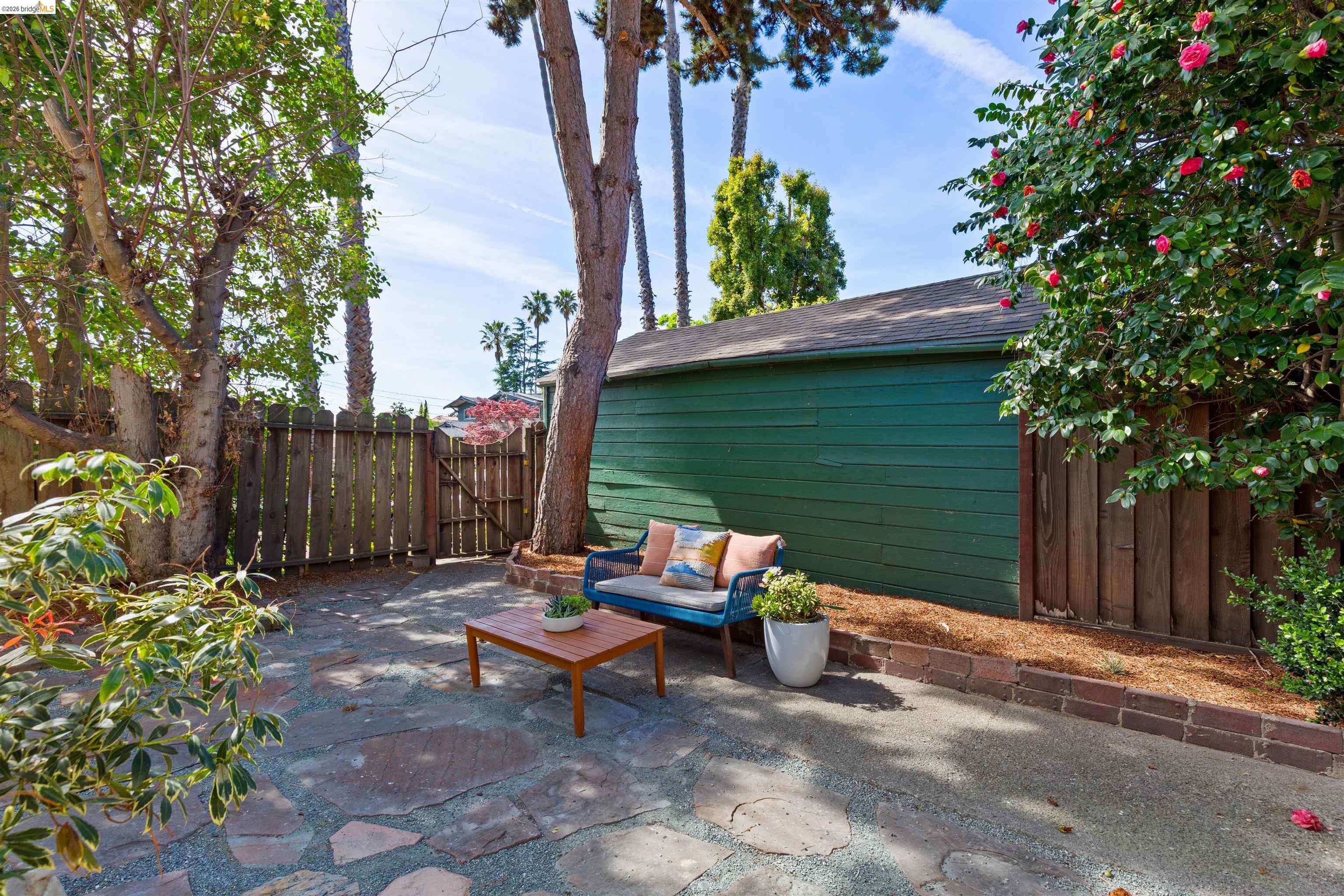 Detail Gallery Image 39 of 52 For 33 Ramona Ave, Oakland,  CA 94611 - 3 Beds | 2 Baths