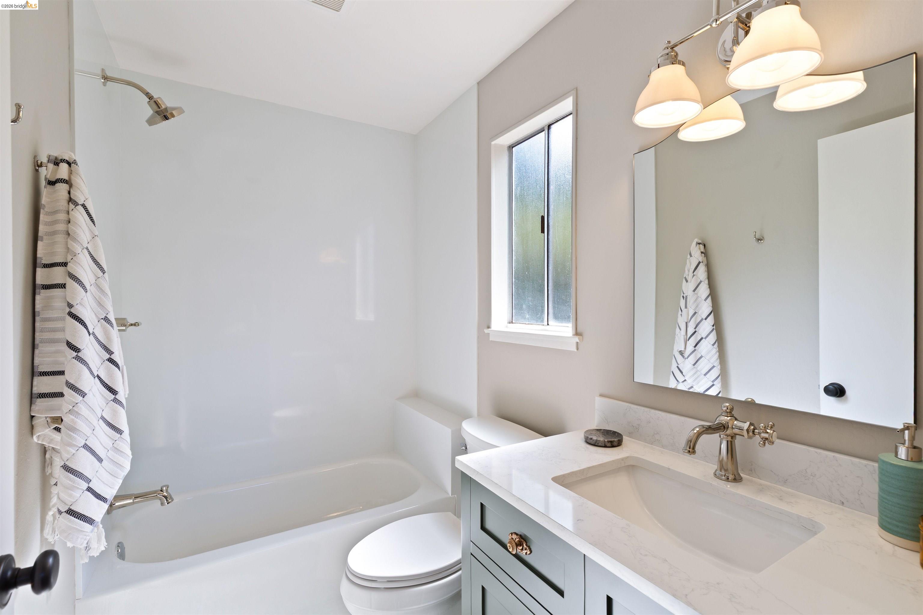 Detail Gallery Image 43 of 52 For 33 Ramona Ave, Oakland,  CA 94611 - 3 Beds | 2 Baths