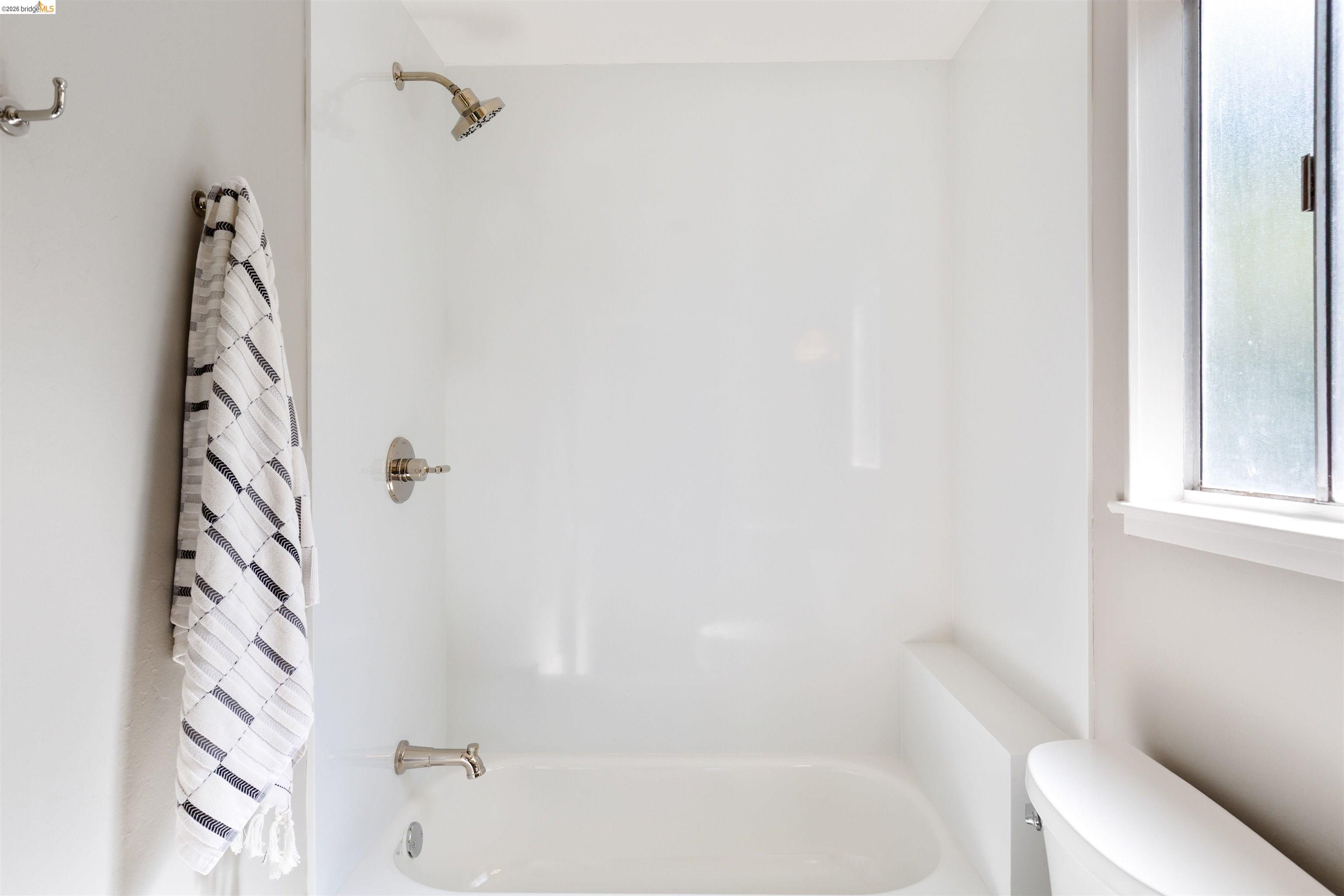 Detail Gallery Image 44 of 52 For 33 Ramona Ave, Oakland,  CA 94611 - 3 Beds | 2 Baths