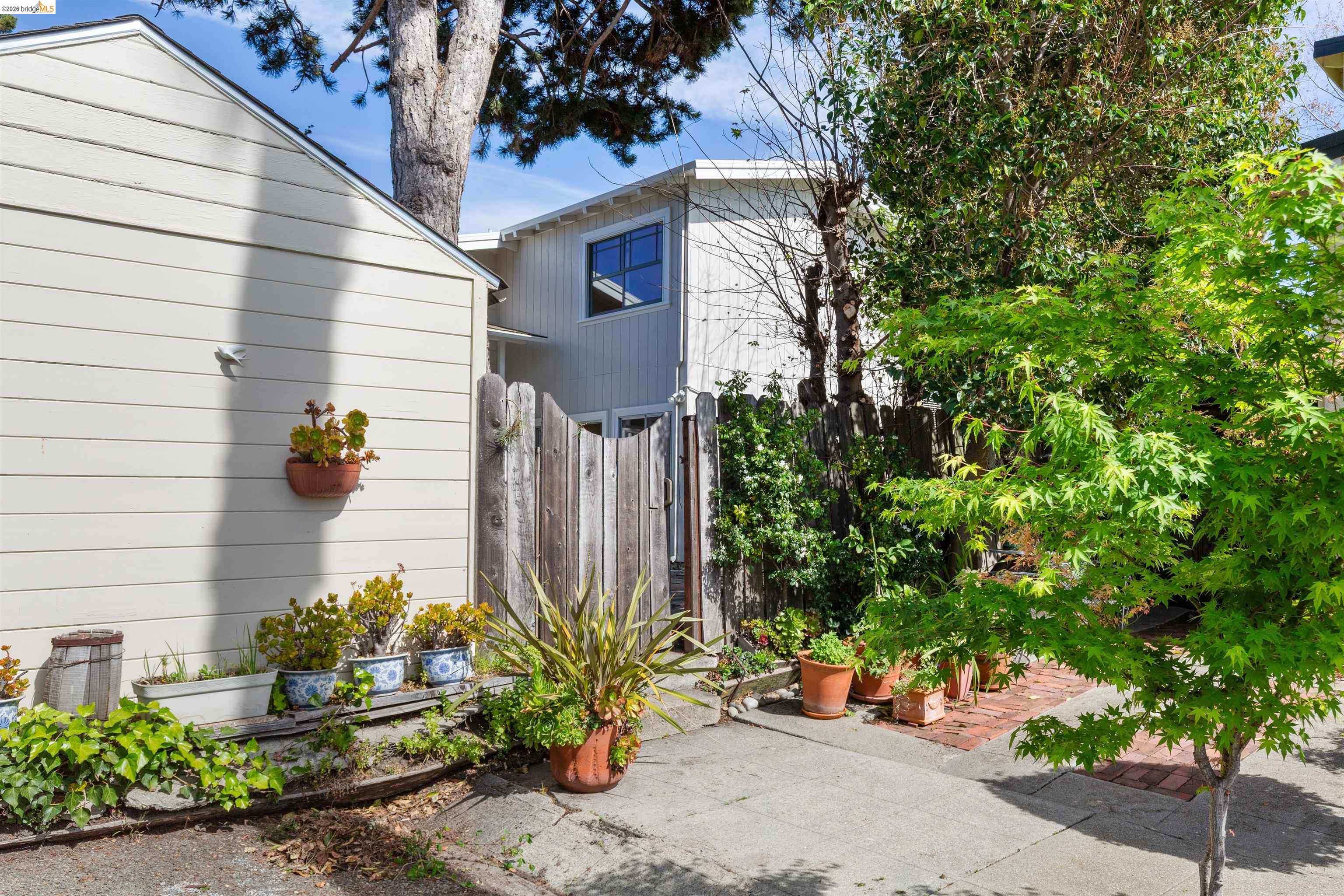 Detail Gallery Image 49 of 52 For 33 Ramona Ave, Oakland,  CA 94611 - 3 Beds | 2 Baths