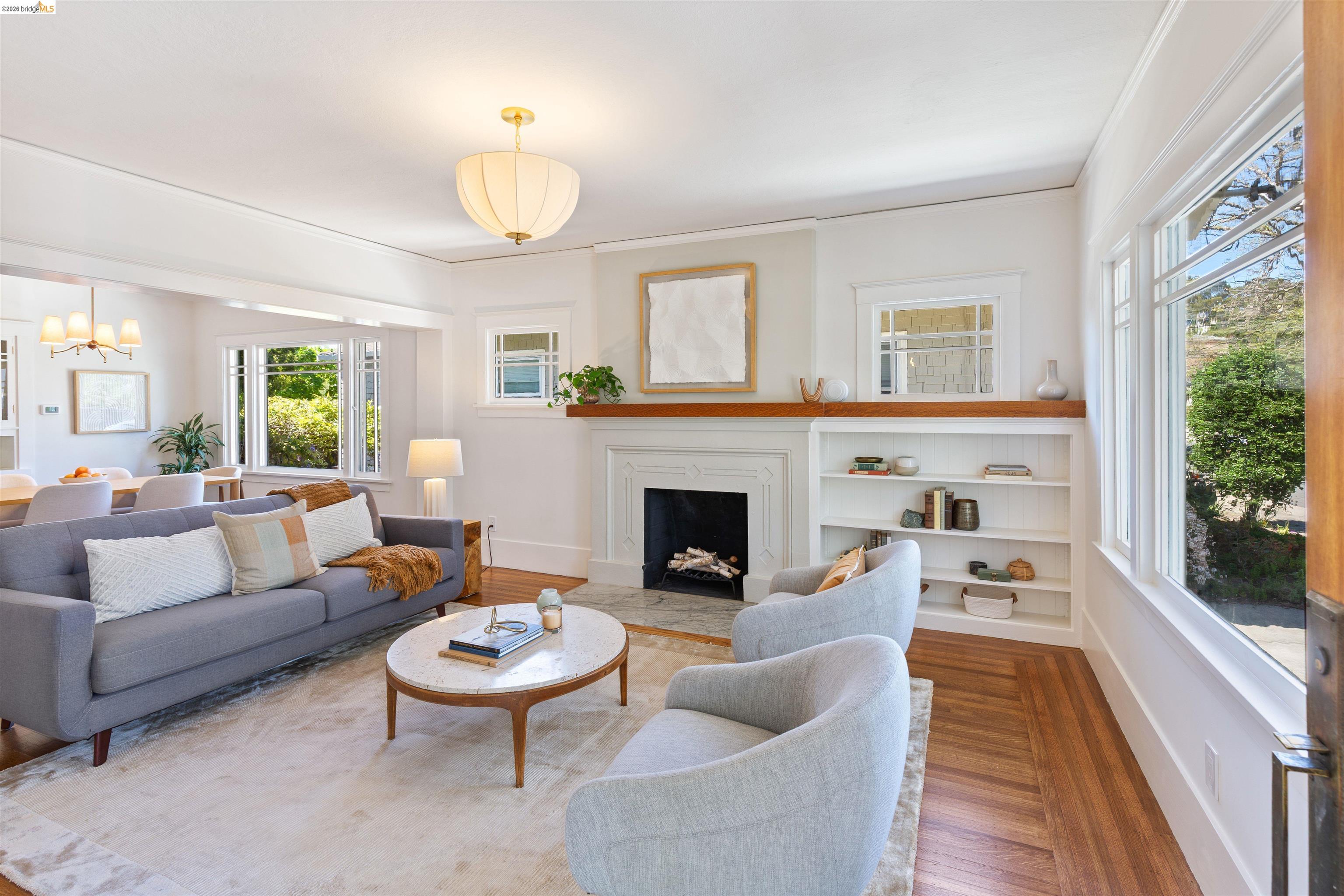 Detail Gallery Image 6 of 52 For 33 Ramona Ave, Oakland,  CA 94611 - 3 Beds | 2 Baths