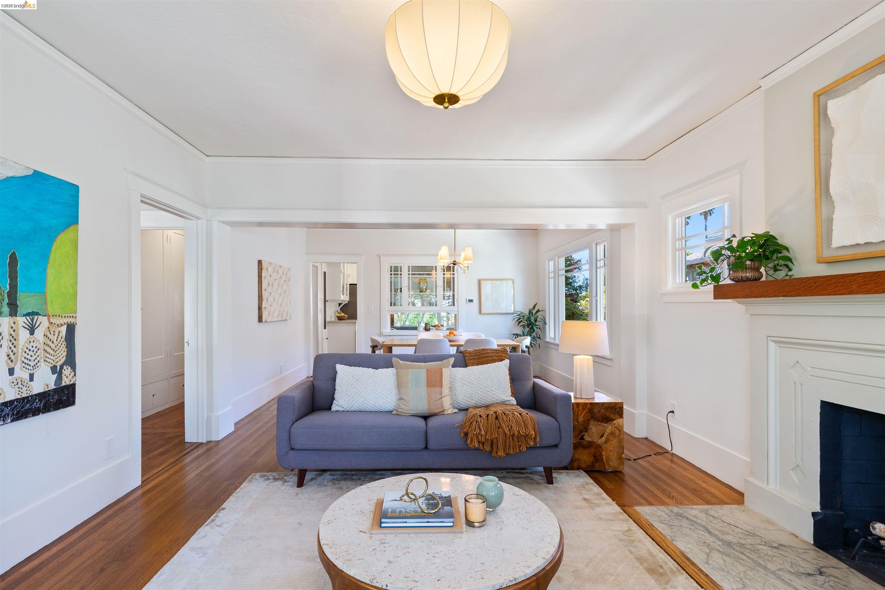 Detail Gallery Image 9 of 52 For 33 Ramona Ave, Oakland,  CA 94611 - 3 Beds | 2 Baths