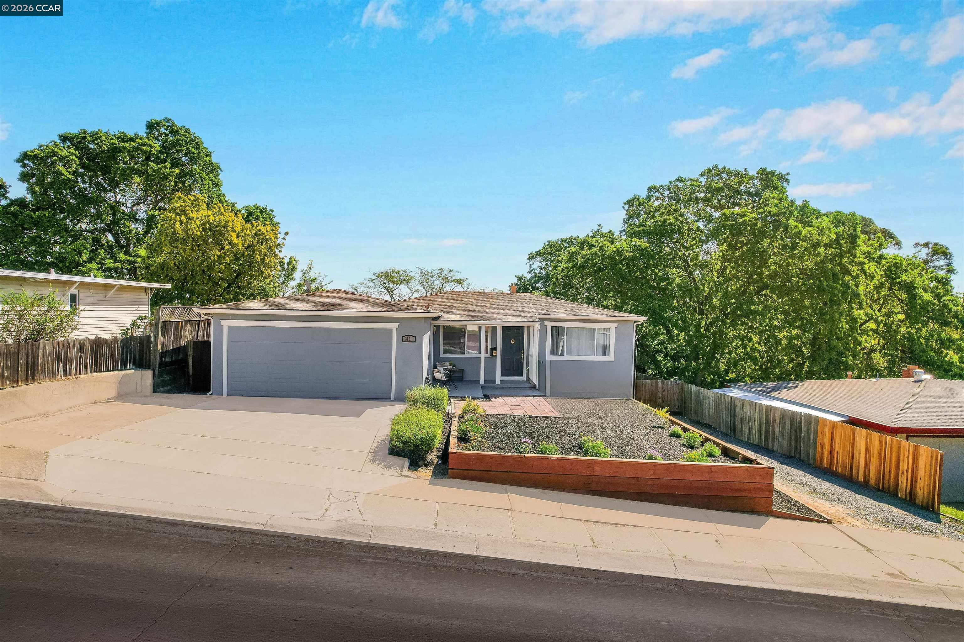 Detail Gallery Image 3 of 45 For 3121 Pine St, Martinez,  CA 94553 - 3 Beds | 1 Baths