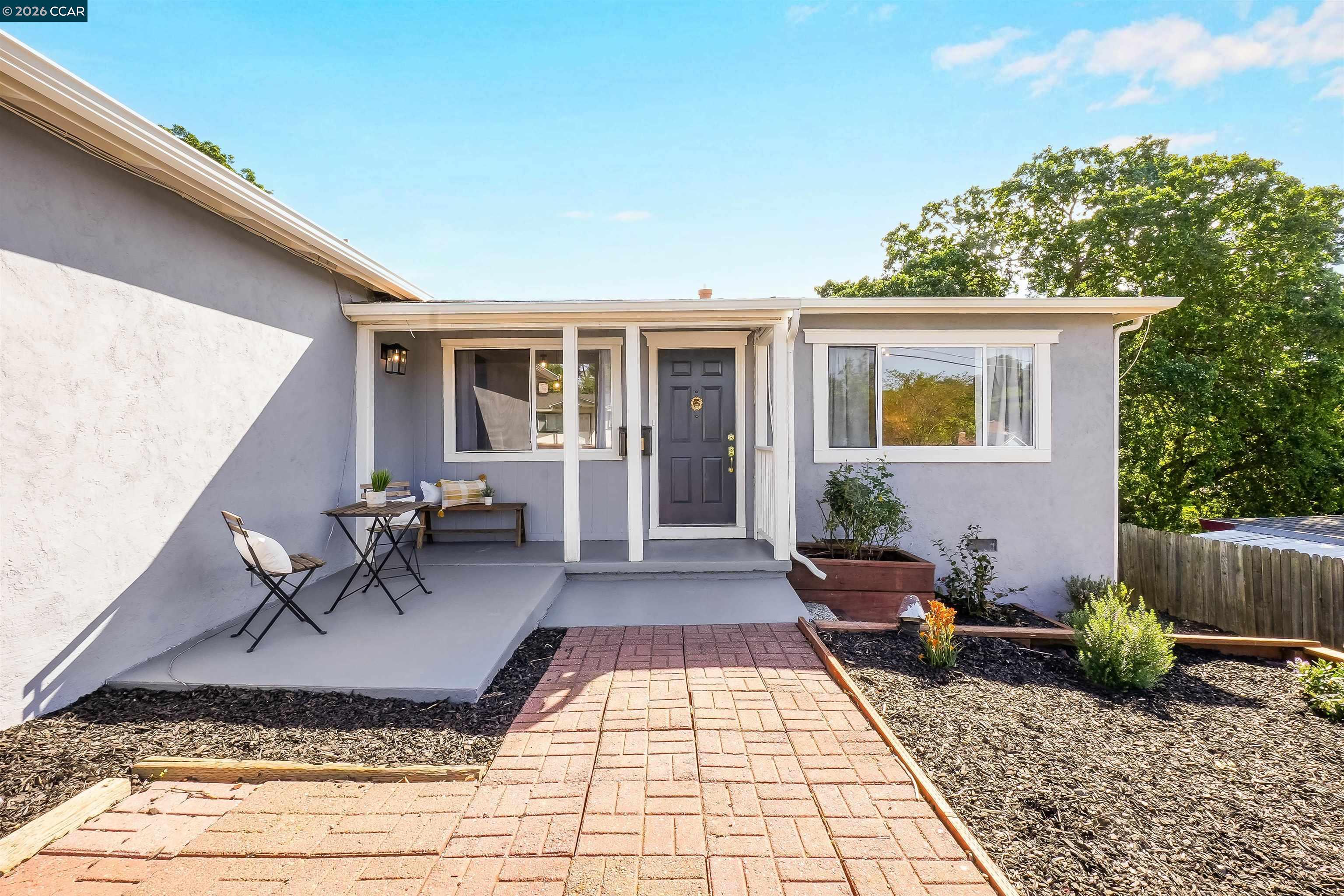 Detail Gallery Image 4 of 45 For 3121 Pine St, Martinez,  CA 94553 - 3 Beds | 1 Baths