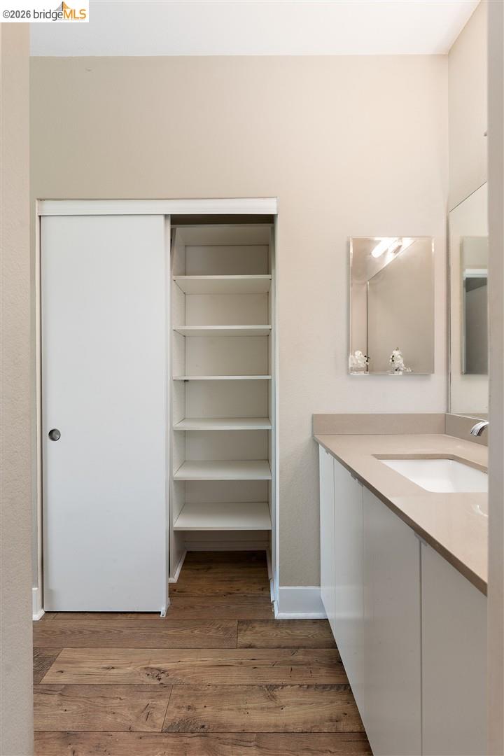 Detail Gallery Image 14 of 53 For 220 Lakeshore Ct, Richmond,  CA 94804 - 2 Beds | 2 Baths