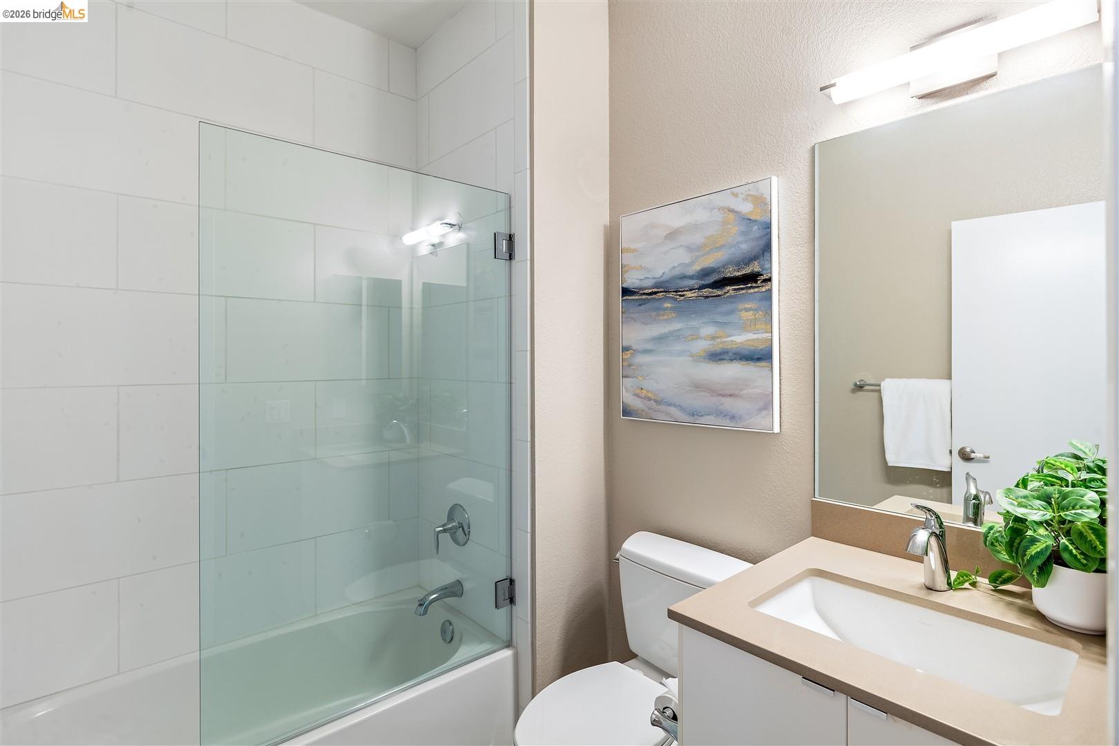 Detail Gallery Image 17 of 53 For 220 Lakeshore Ct, Richmond,  CA 94804 - 2 Beds | 2 Baths