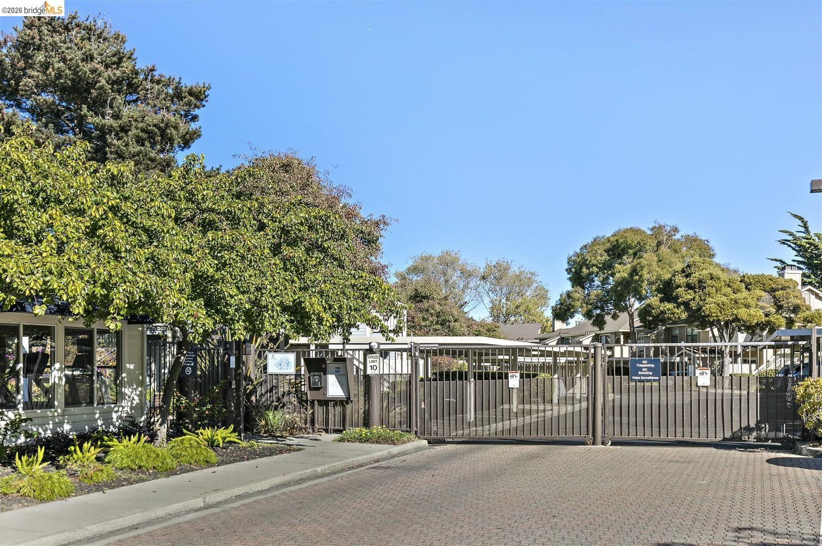 Detail Gallery Image 36 of 53 For 220 Lakeshore Ct, Richmond,  CA 94804 - 2 Beds | 2 Baths