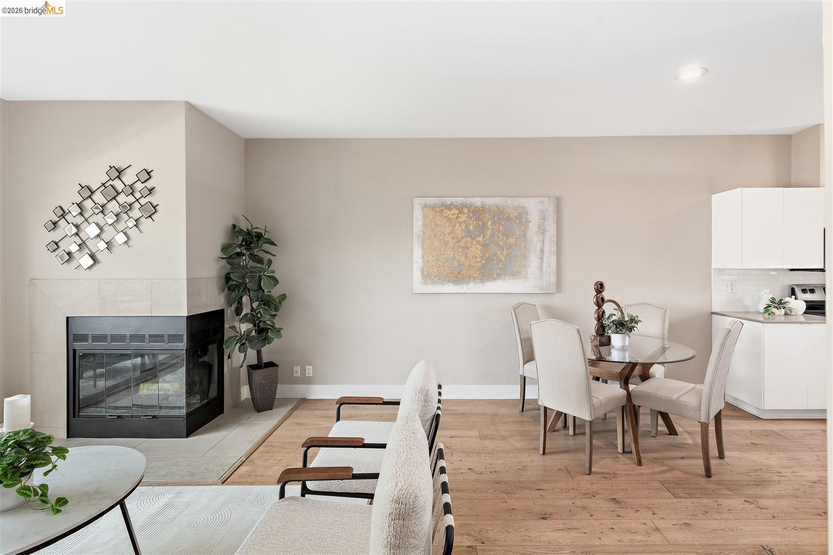 Detail Gallery Image 5 of 53 For 220 Lakeshore Ct, Richmond,  CA 94804 - 2 Beds | 2 Baths