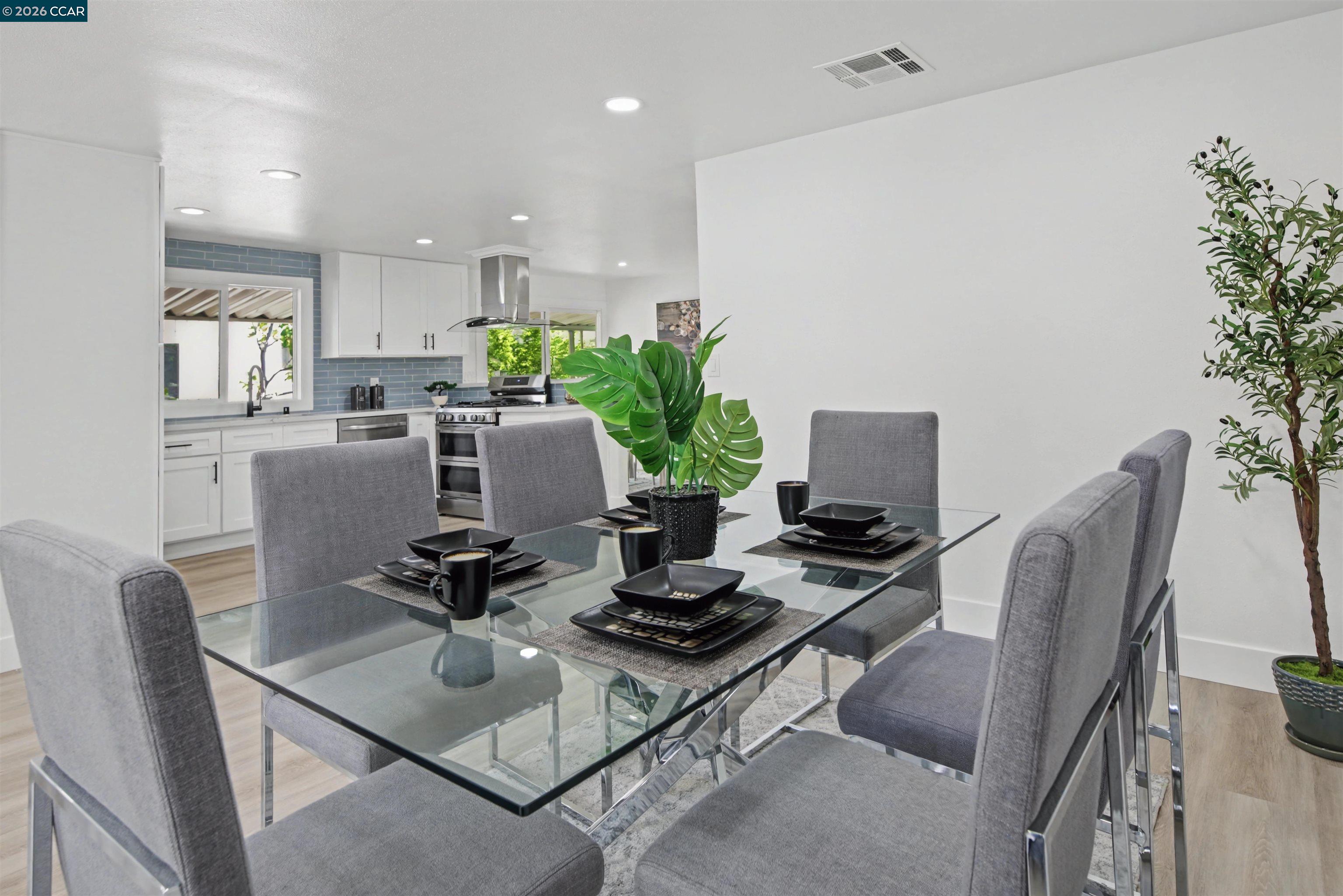 Detail Gallery Image 16 of 40 For 301 Avenida Flores, Pacheco,  CA 94553 - 3 Beds | 2 Baths