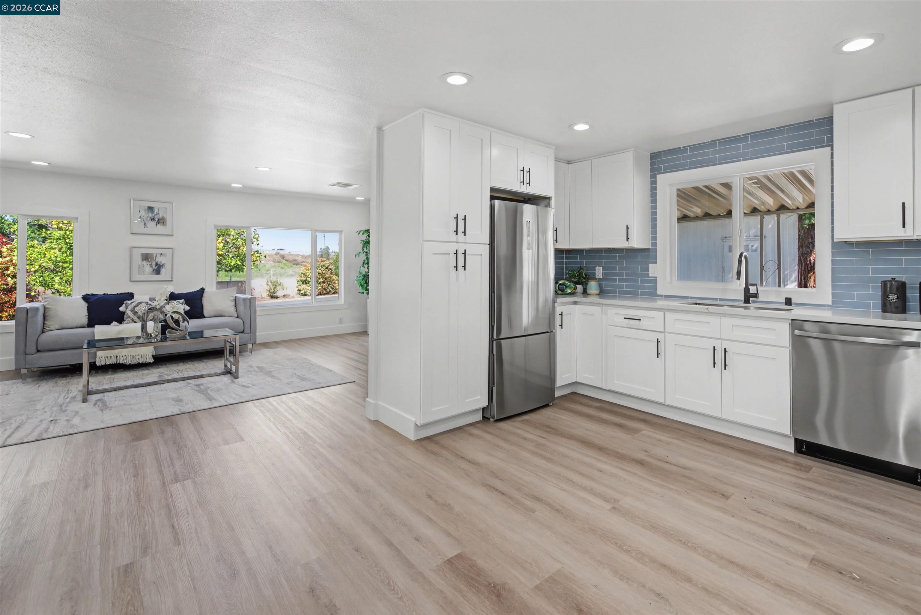 Detail Gallery Image 19 of 40 For 301 Avenida Flores, Pacheco,  CA 94553 - 3 Beds | 2 Baths