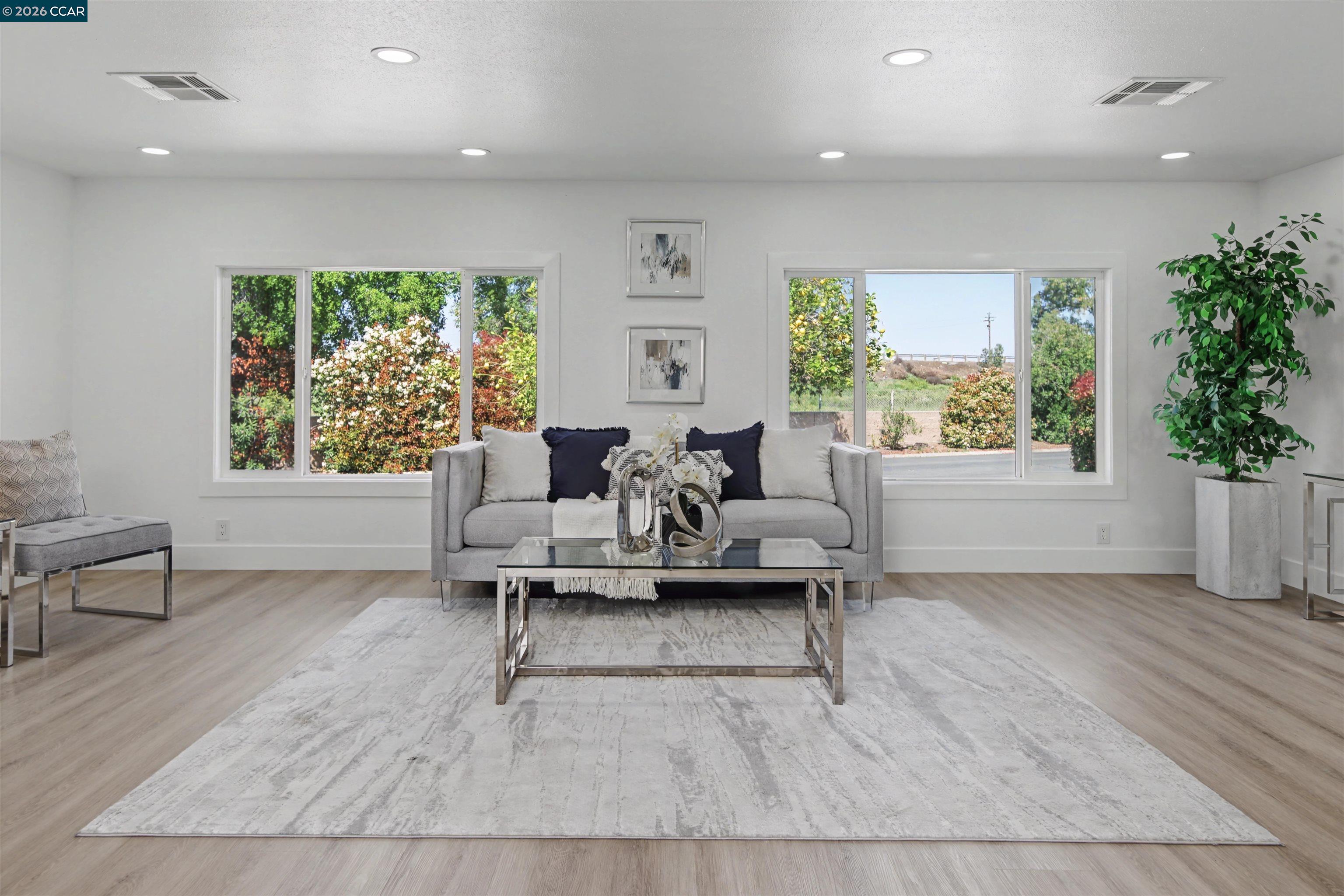 Detail Gallery Image 9 of 40 For 301 Avenida Flores, Pacheco,  CA 94553 - 3 Beds | 2 Baths