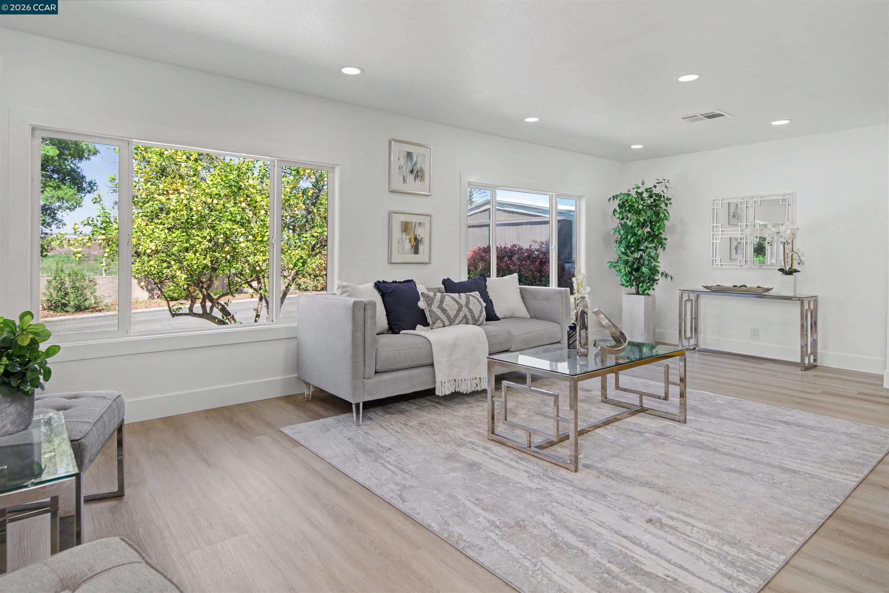 Detail Gallery Image 10 of 40 For 301 Avenida Flores, Pacheco,  CA 94553 - 3 Beds | 2 Baths