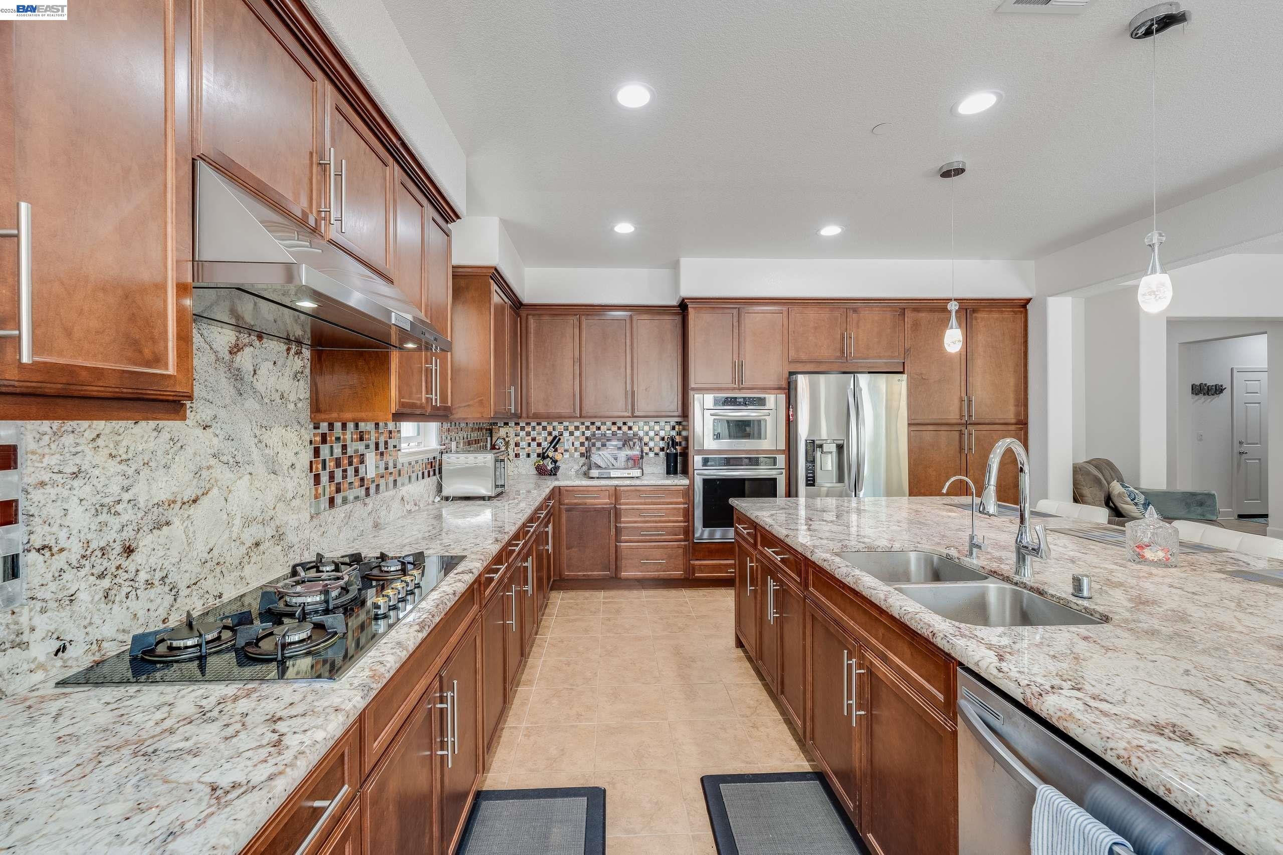 Detail Gallery Image 11 of 42 For 2904 Hanauma Bay Dr., Pittsburg,  CA 94565 - 4 Beds | 3/1 Baths
