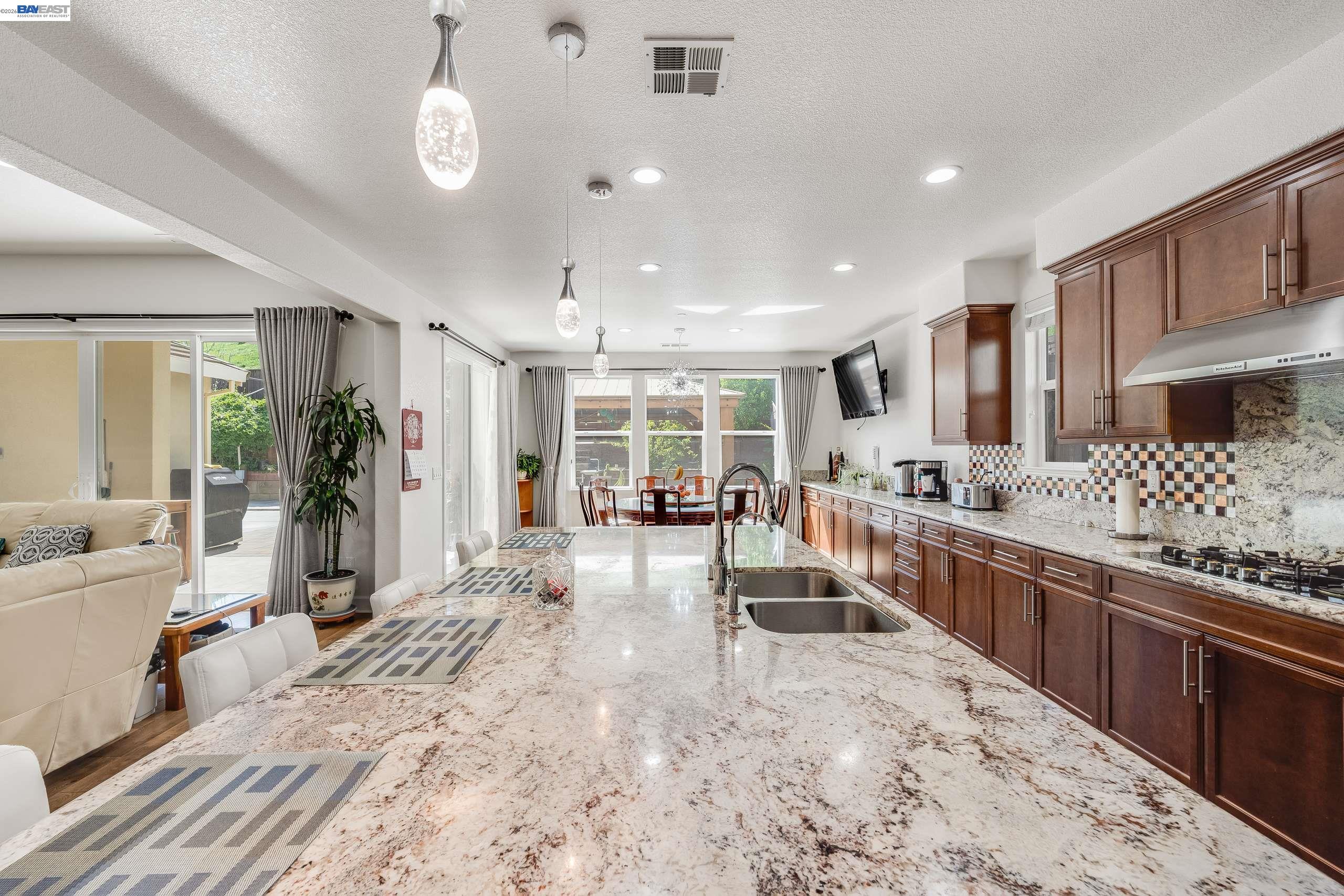 Detail Gallery Image 13 of 42 For 2904 Hanauma Bay Dr., Pittsburg,  CA 94565 - 4 Beds | 3/1 Baths