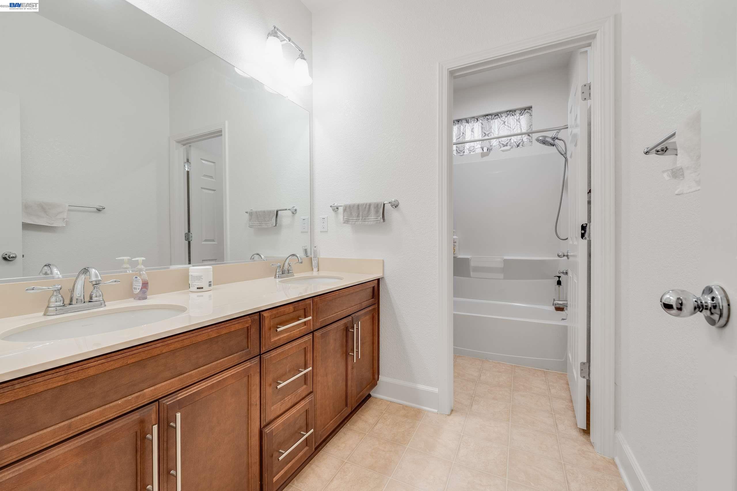 Detail Gallery Image 21 of 42 For 2904 Hanauma Bay Dr., Pittsburg,  CA 94565 - 4 Beds | 3/1 Baths