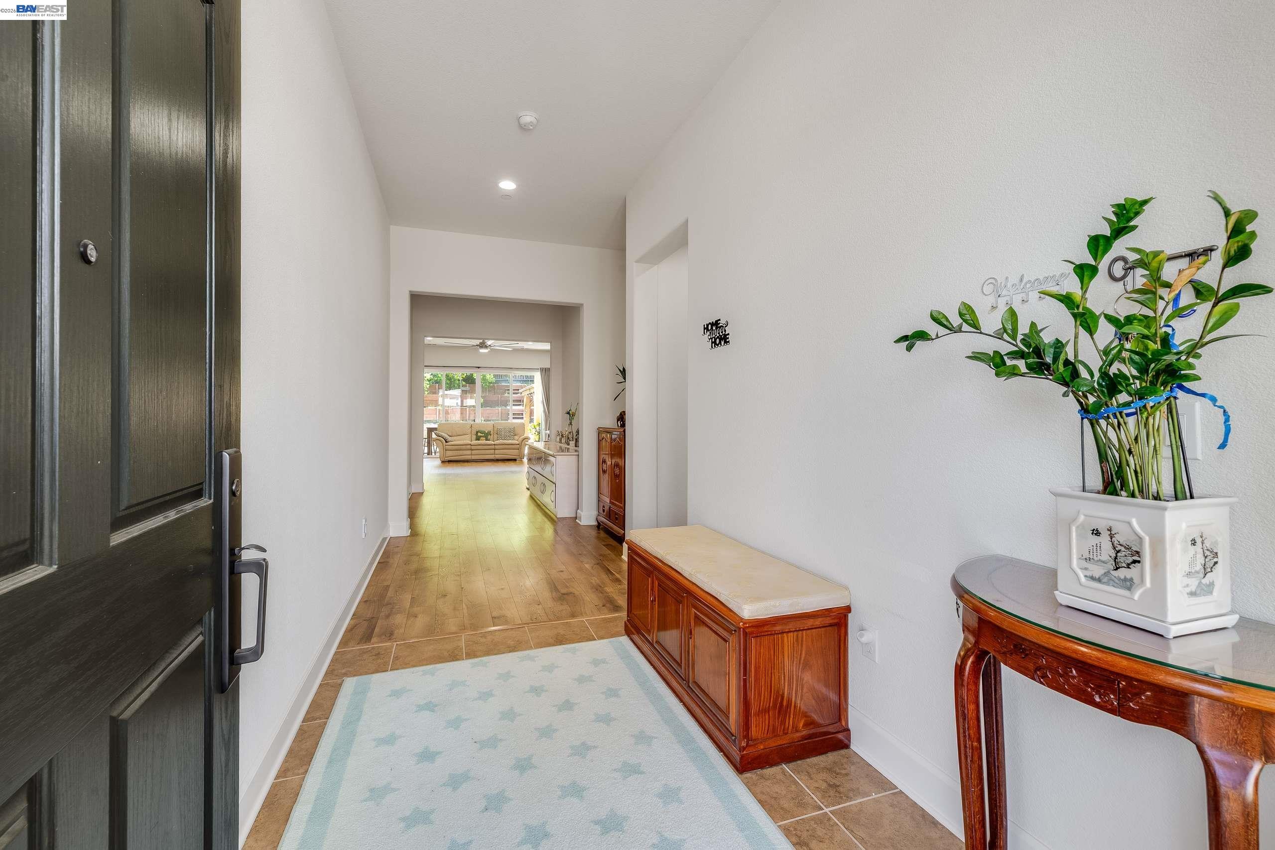 Detail Gallery Image 4 of 42 For 2904 Hanauma Bay Dr., Pittsburg,  CA 94565 - 4 Beds | 3/1 Baths