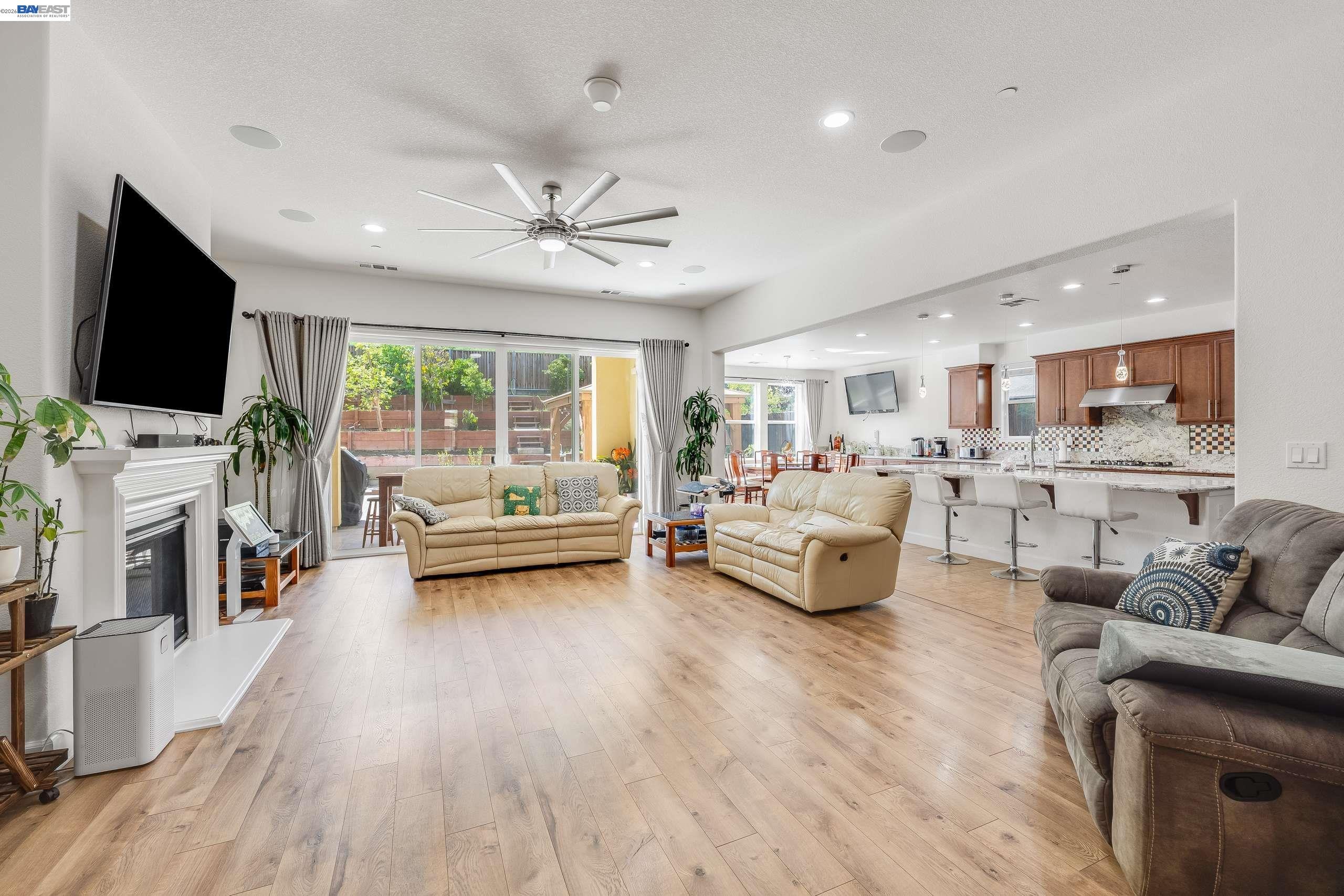 Detail Gallery Image 6 of 42 For 2904 Hanauma Bay Dr., Pittsburg,  CA 94565 - 4 Beds | 3/1 Baths