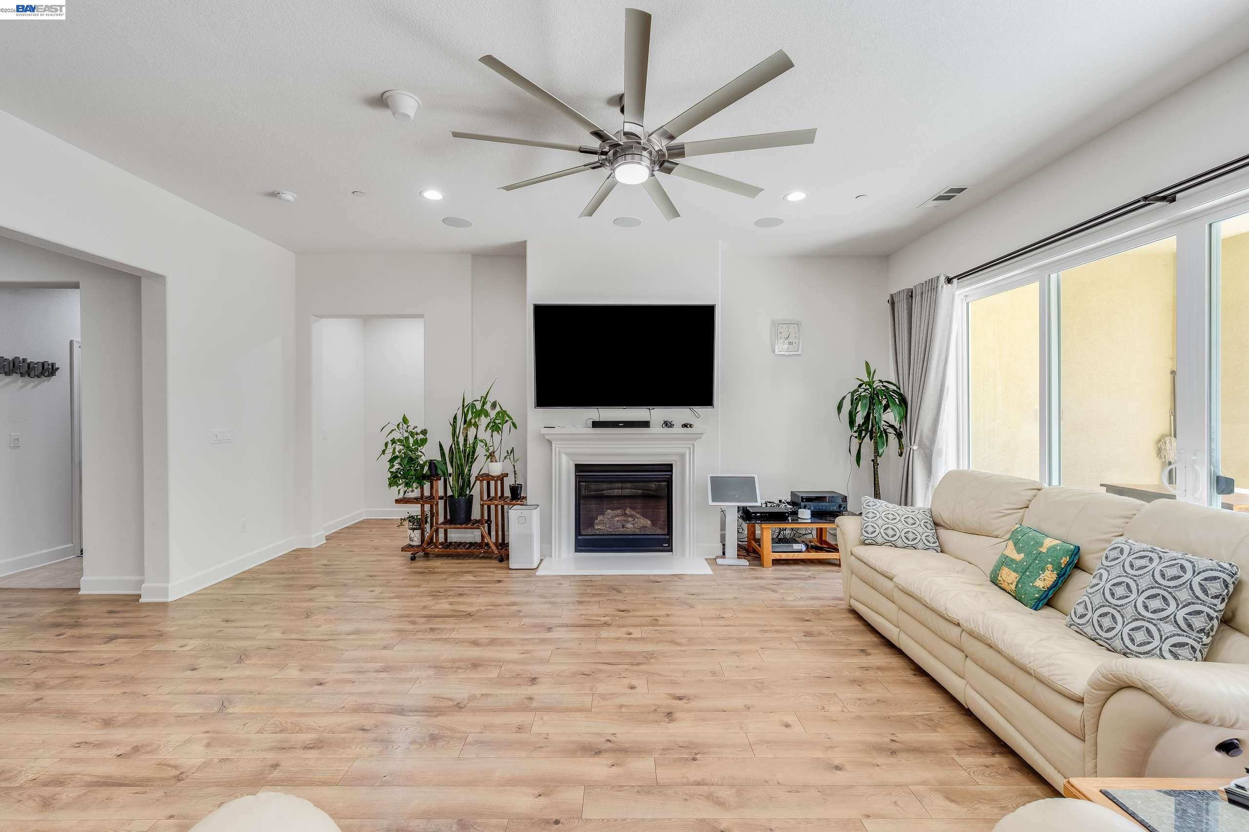 Detail Gallery Image 7 of 42 For 2904 Hanauma Bay Dr., Pittsburg,  CA 94565 - 4 Beds | 3/1 Baths