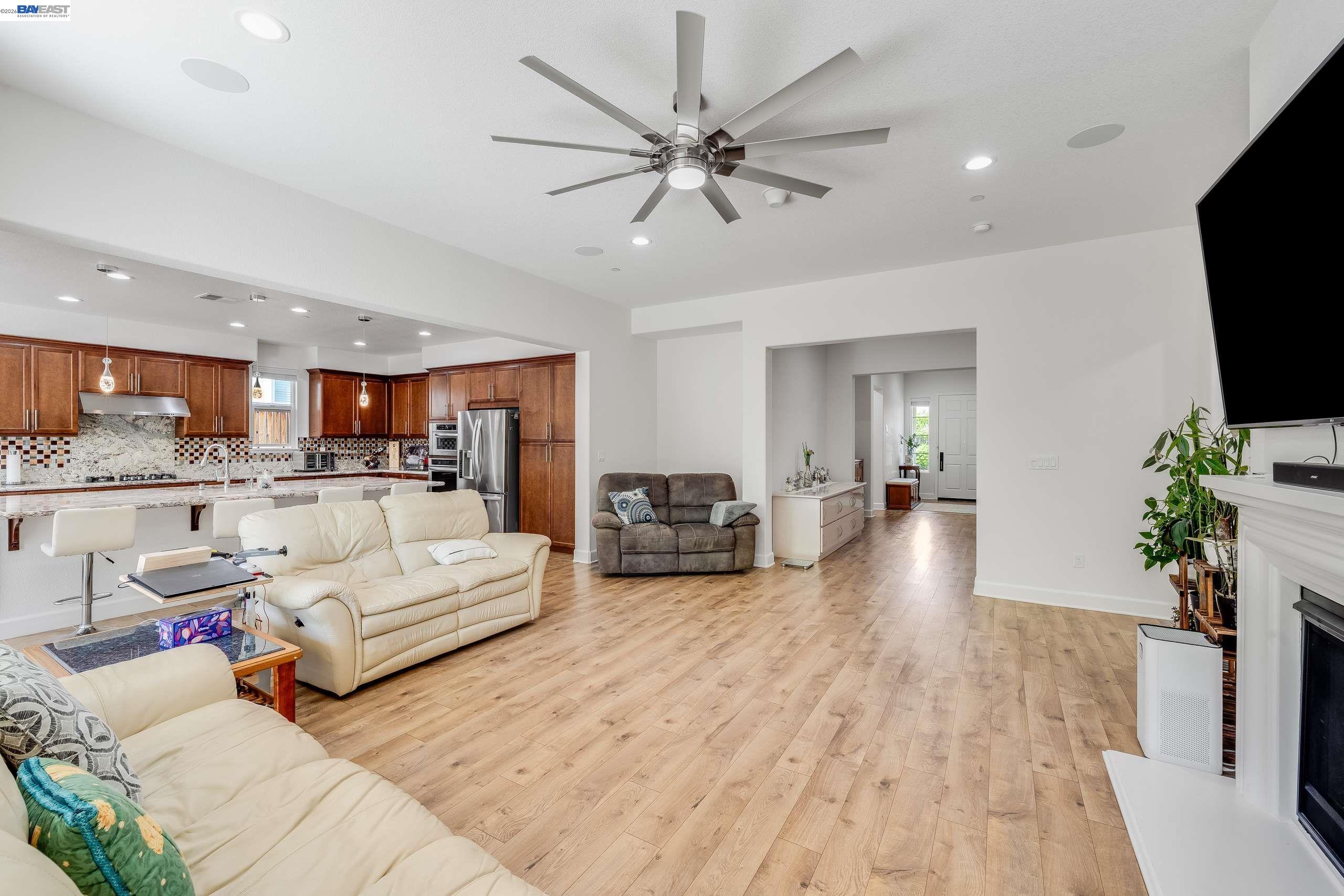 Detail Gallery Image 8 of 42 For 2904 Hanauma Bay Dr., Pittsburg,  CA 94565 - 4 Beds | 3/1 Baths