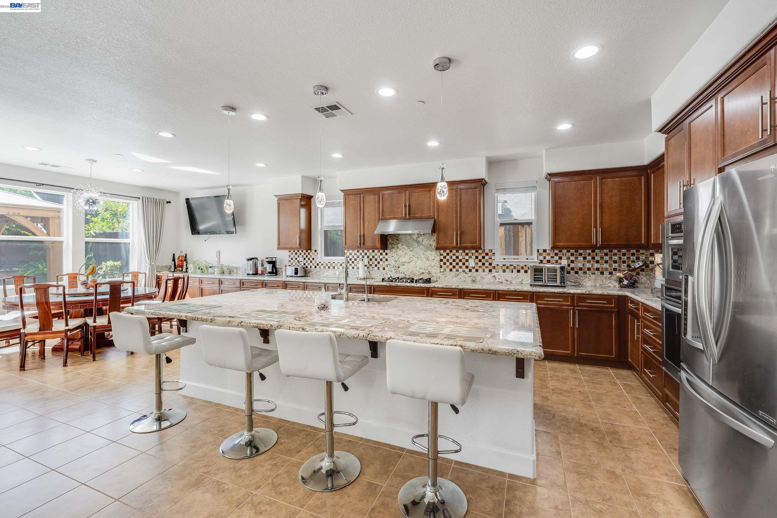 Detail Gallery Image 9 of 42 For 2904 Hanauma Bay Dr., Pittsburg,  CA 94565 - 4 Beds | 3/1 Baths