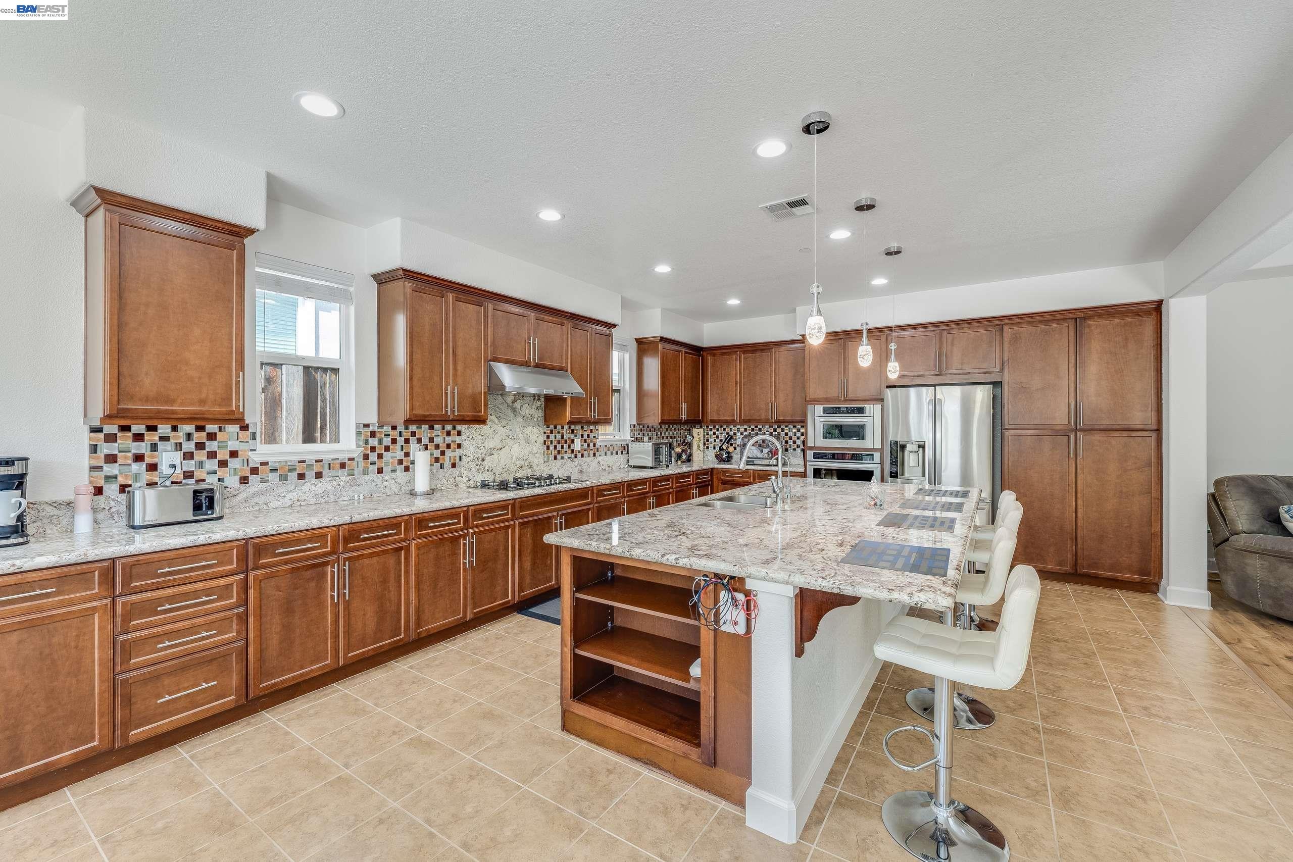 Detail Gallery Image 10 of 42 For 2904 Hanauma Bay Dr., Pittsburg,  CA 94565 - 4 Beds | 3/1 Baths