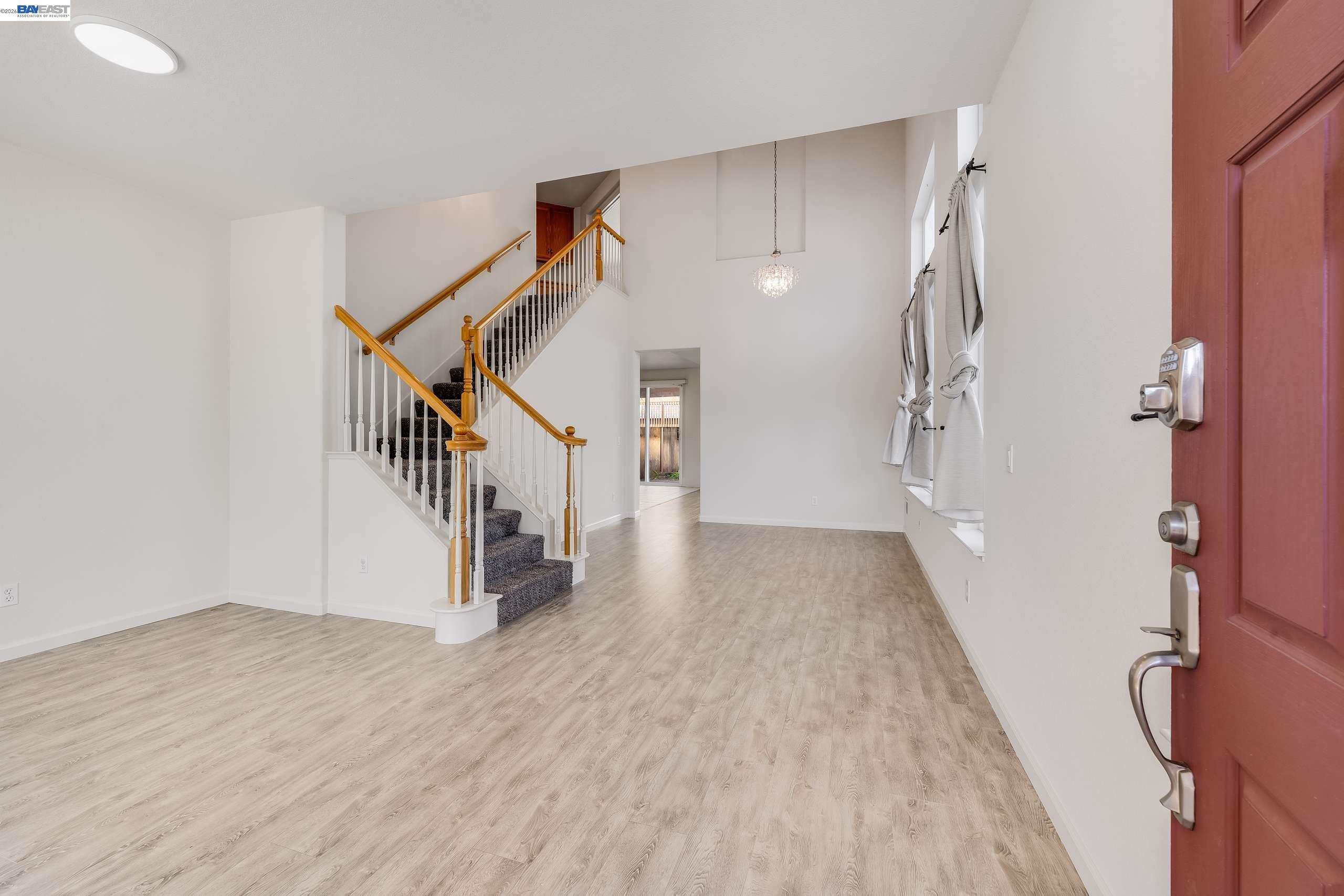 Detail Gallery Image 2 of 40 For 2295 Regatta Way, San Leandro,  CA 94579 - 4 Beds | 2/1 Baths