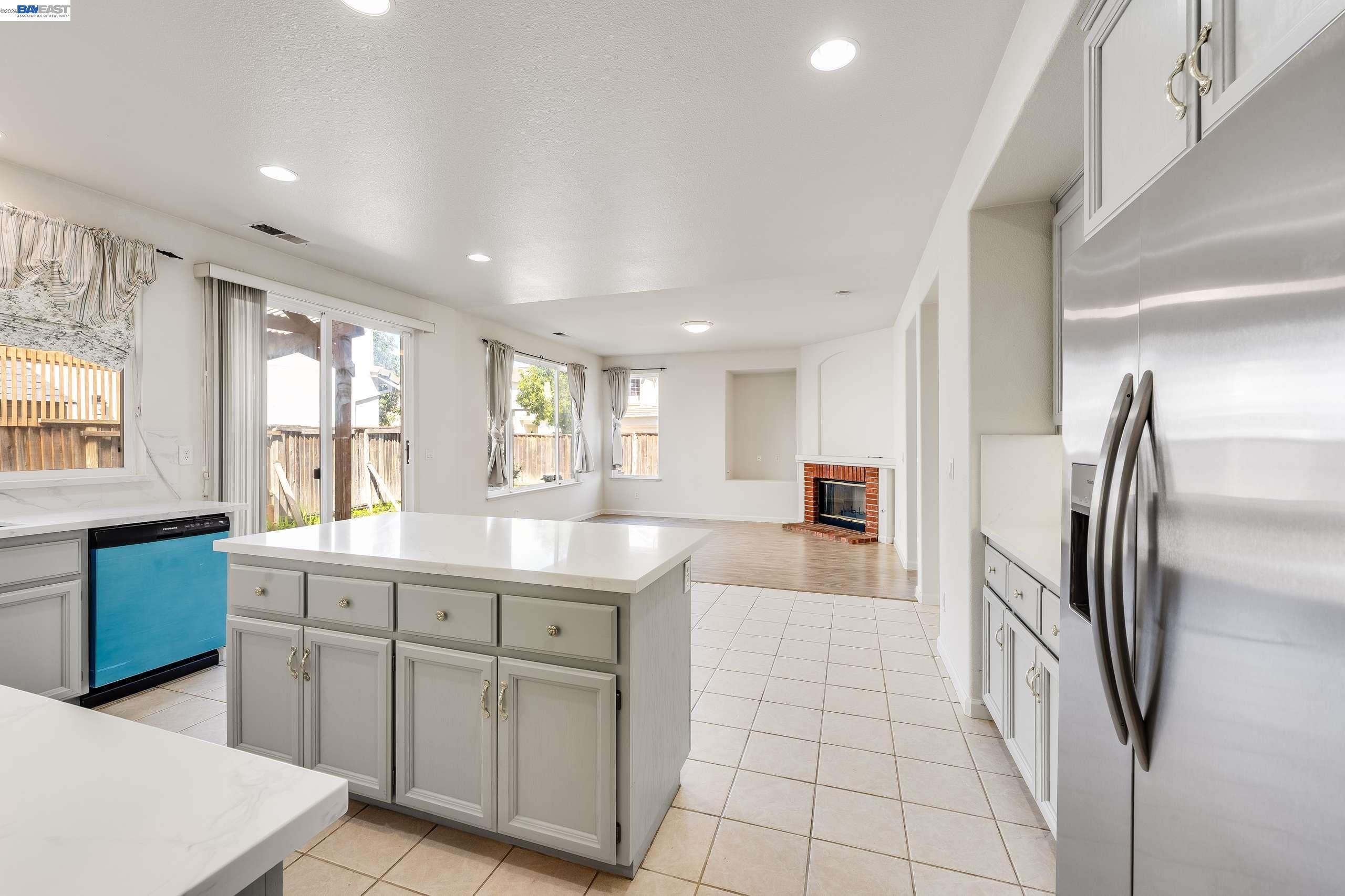 Detail Gallery Image 12 of 40 For 2295 Regatta Way, San Leandro,  CA 94579 - 4 Beds | 2/1 Baths
