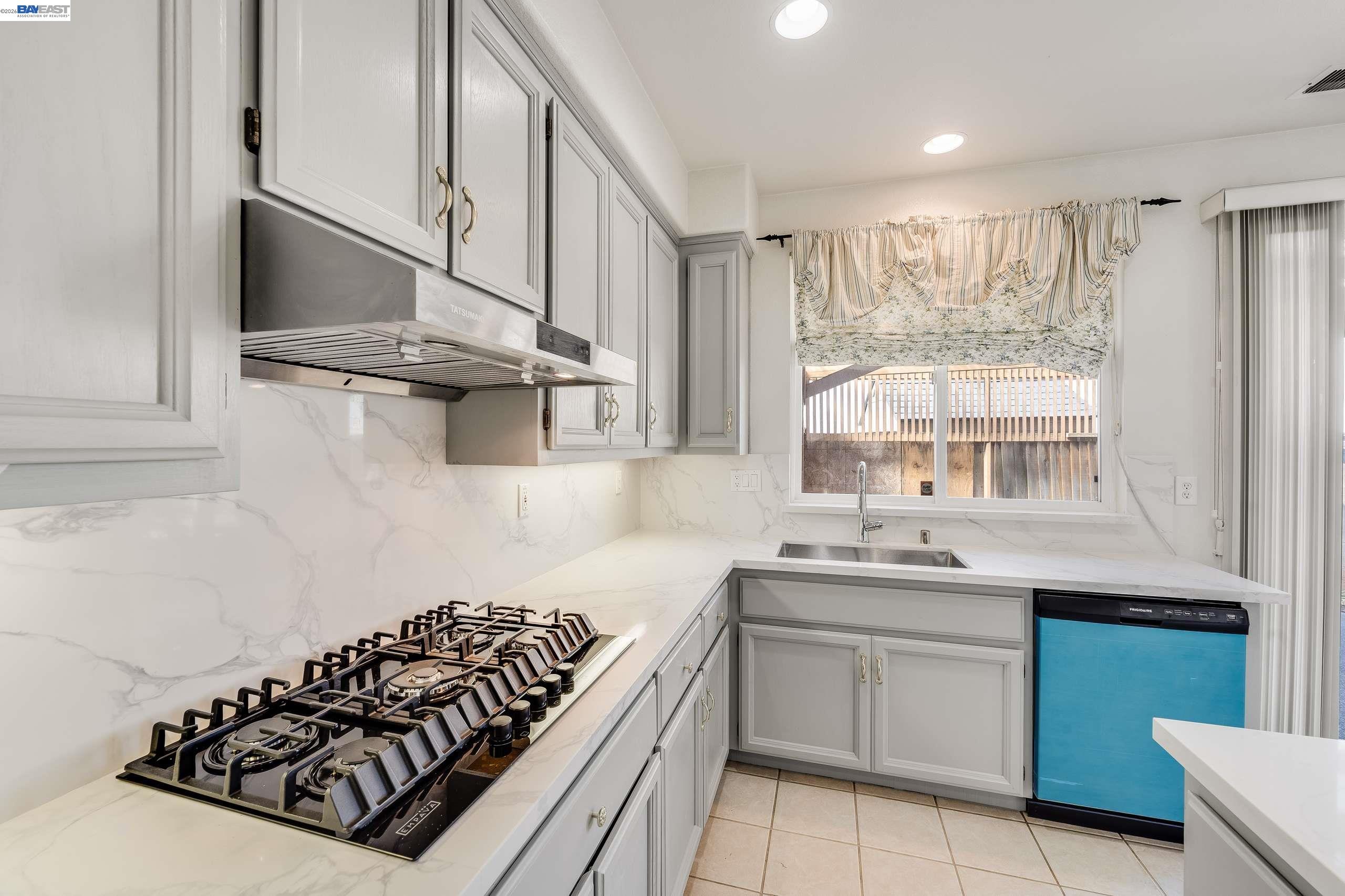 Detail Gallery Image 13 of 40 For 2295 Regatta Way, San Leandro,  CA 94579 - 4 Beds | 2/1 Baths