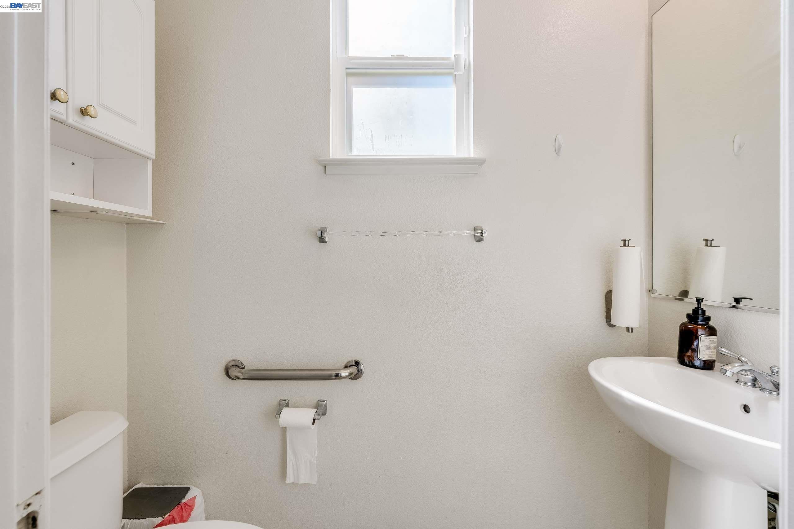 Detail Gallery Image 14 of 40 For 2295 Regatta Way, San Leandro,  CA 94579 - 4 Beds | 2/1 Baths