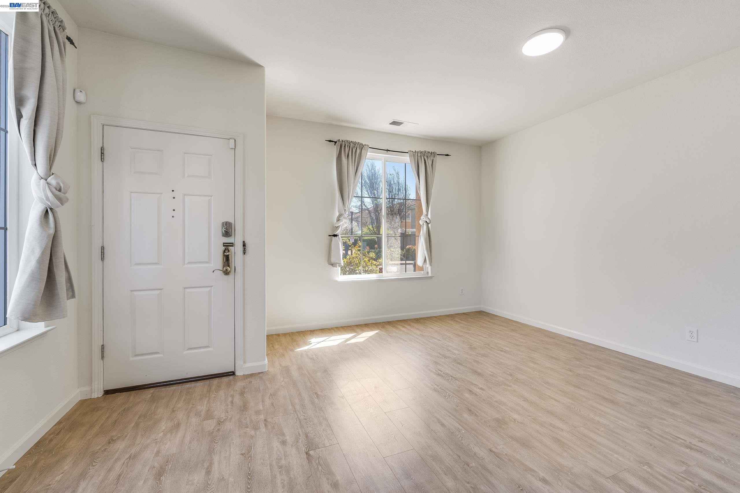 Detail Gallery Image 3 of 40 For 2295 Regatta Way, San Leandro,  CA 94579 - 4 Beds | 2/1 Baths