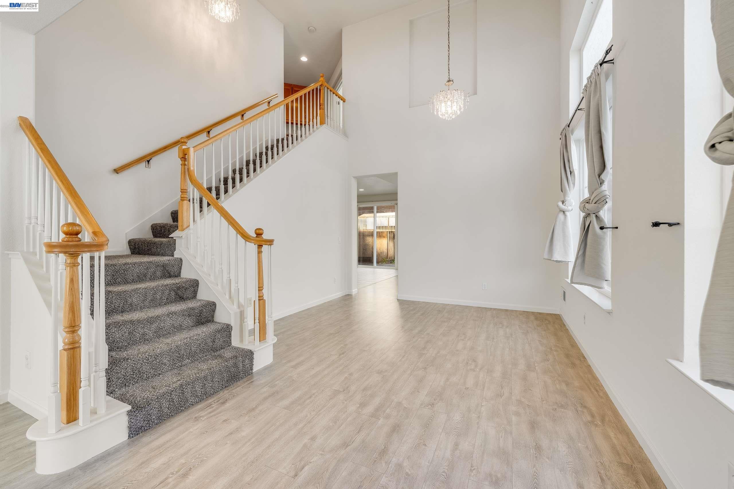 Detail Gallery Image 4 of 40 For 2295 Regatta Way, San Leandro,  CA 94579 - 4 Beds | 2/1 Baths