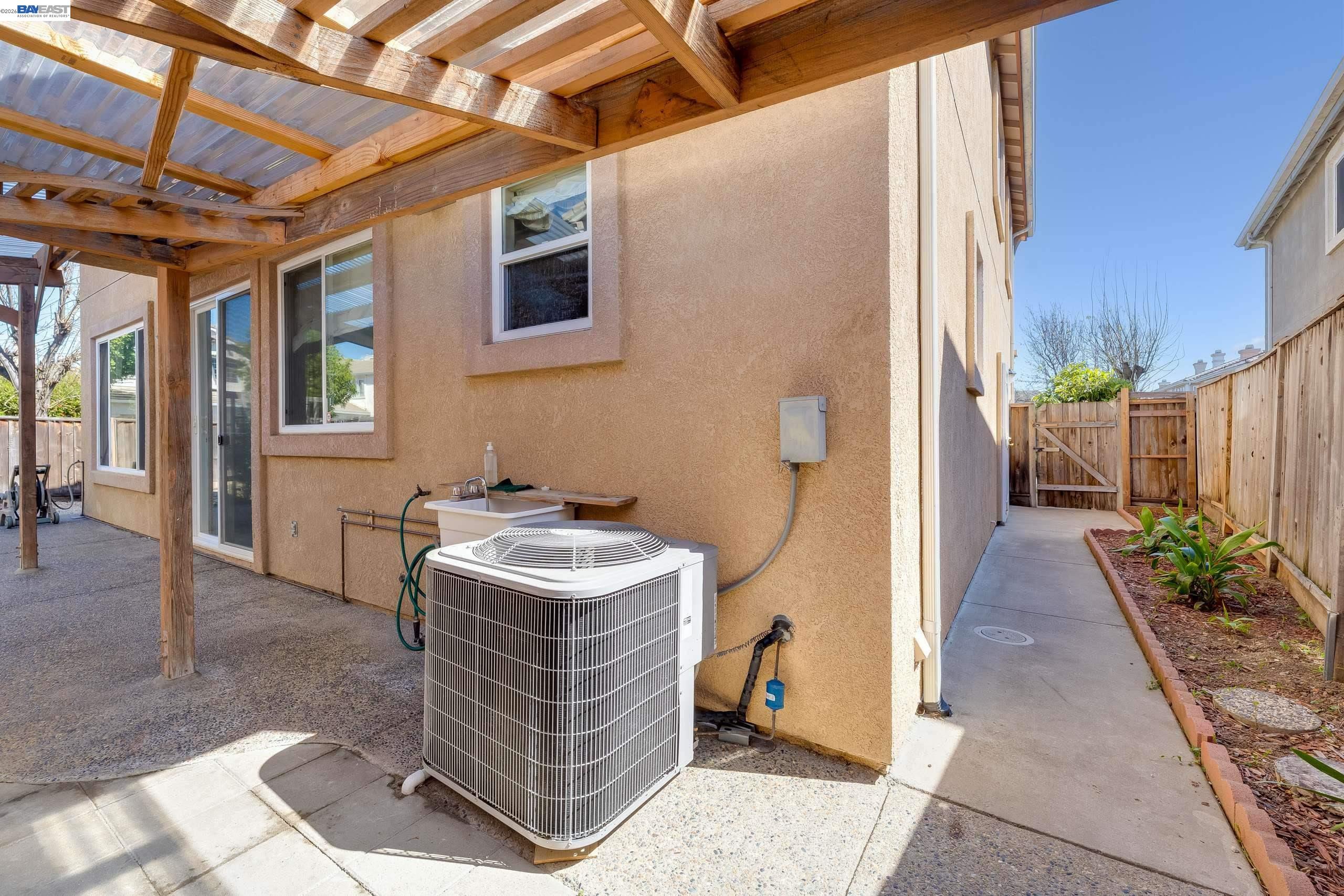 Detail Gallery Image 31 of 40 For 2295 Regatta Way, San Leandro,  CA 94579 - 4 Beds | 2/1 Baths