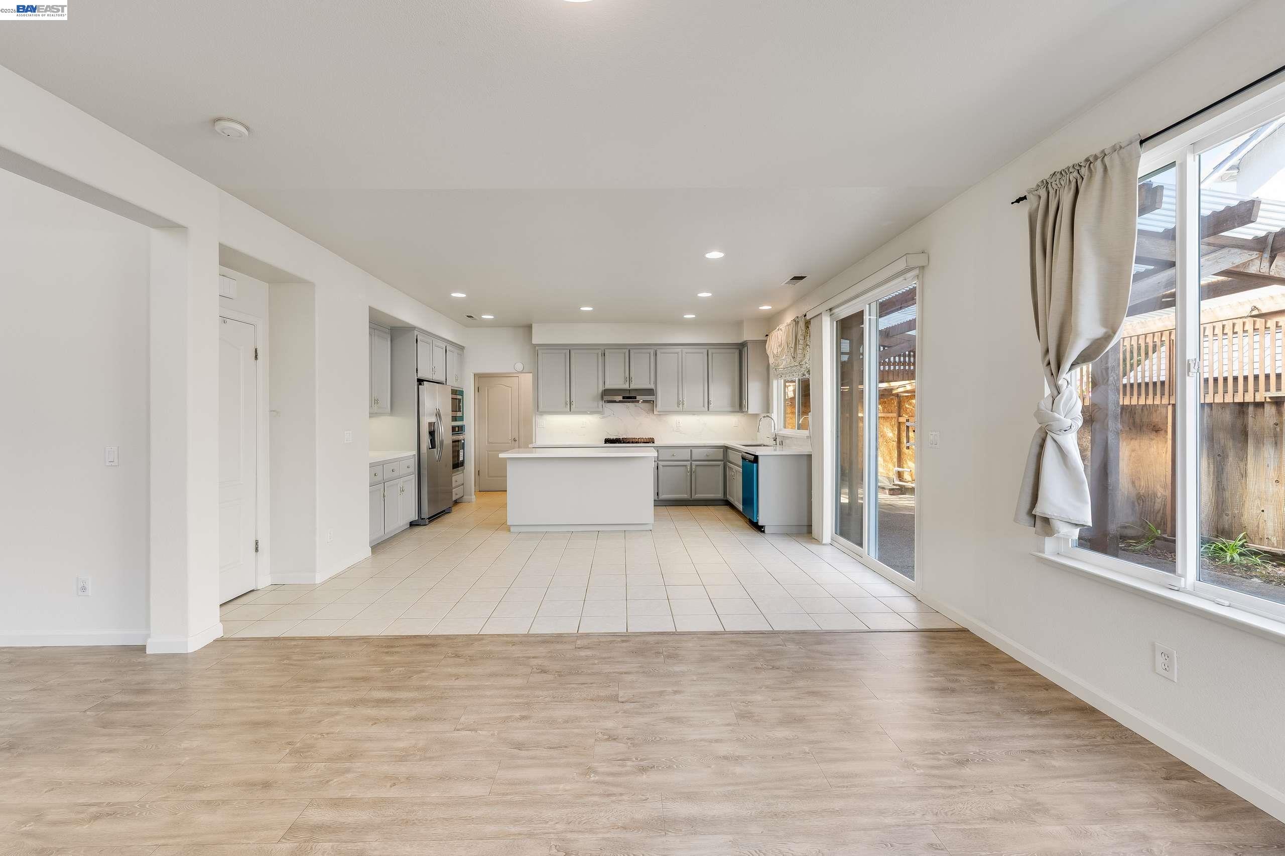 Detail Gallery Image 8 of 40 For 2295 Regatta Way, San Leandro,  CA 94579 - 4 Beds | 2/1 Baths