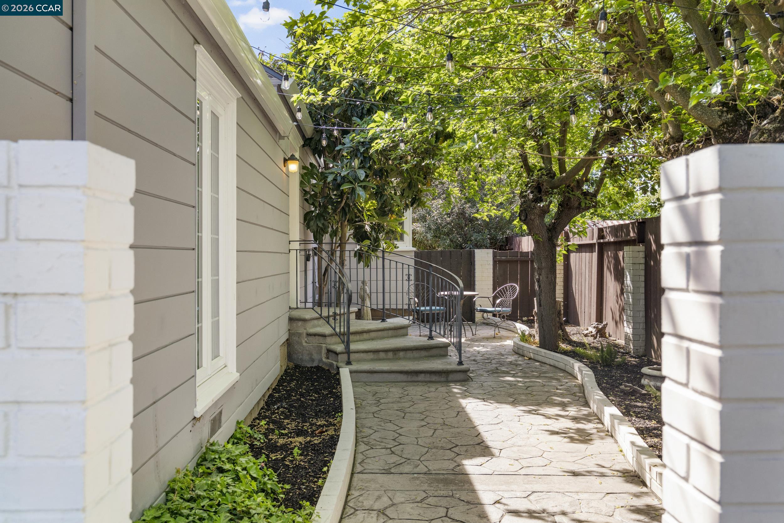 Detail Gallery Image 2 of 31 For 3366 Euclid Ave, Concord,  CA 94519 - 4 Beds | 3/1 Baths