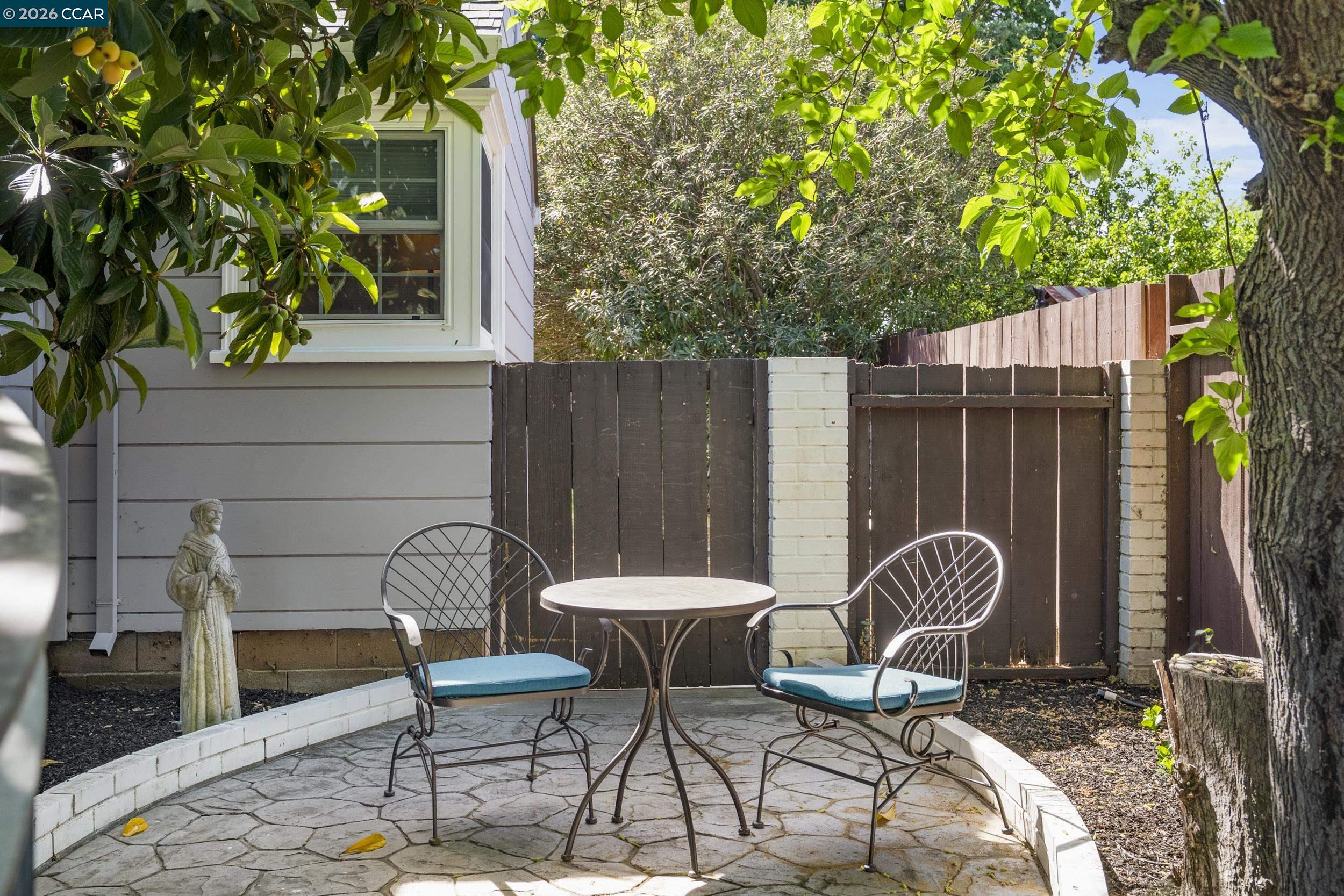 Detail Gallery Image 3 of 31 For 3366 Euclid Ave, Concord,  CA 94519 - 4 Beds | 3/1 Baths