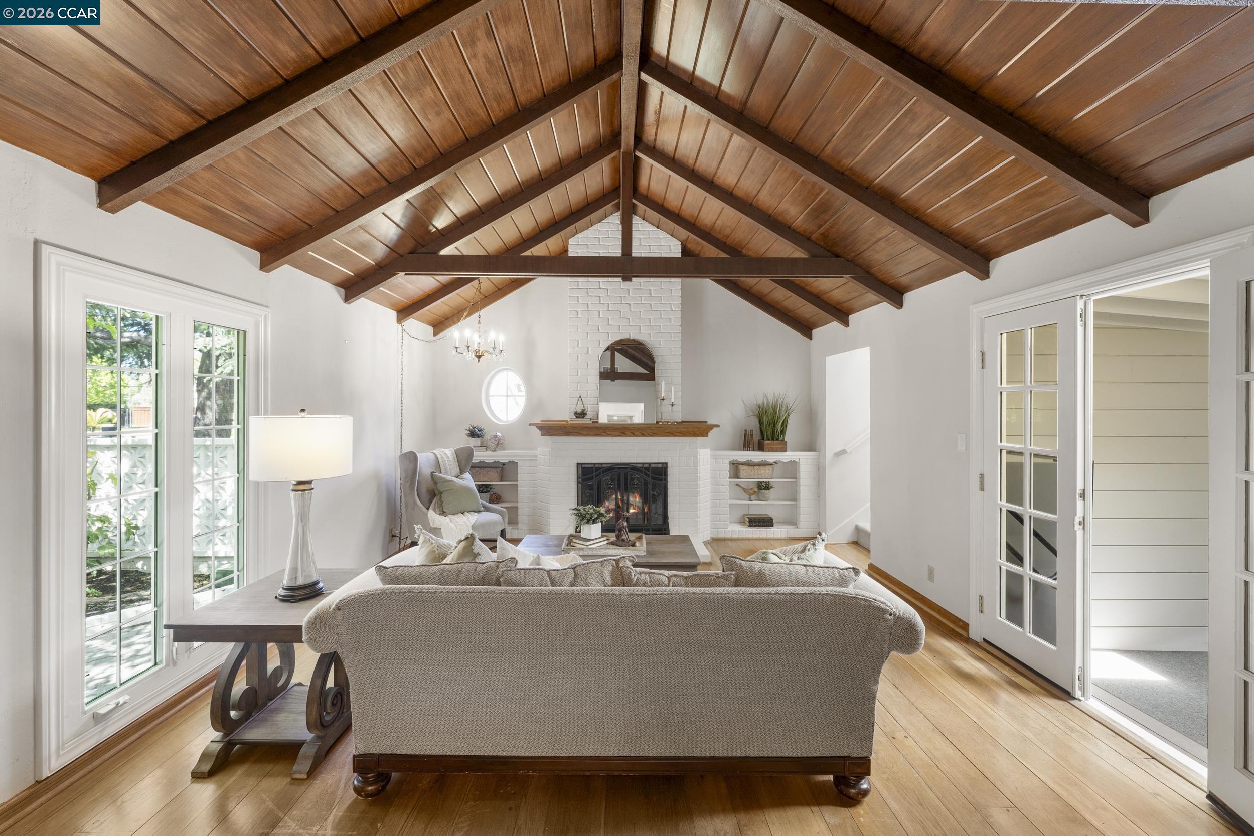 Detail Gallery Image 5 of 31 For 3366 Euclid Ave, Concord,  CA 94519 - 4 Beds | 3/1 Baths