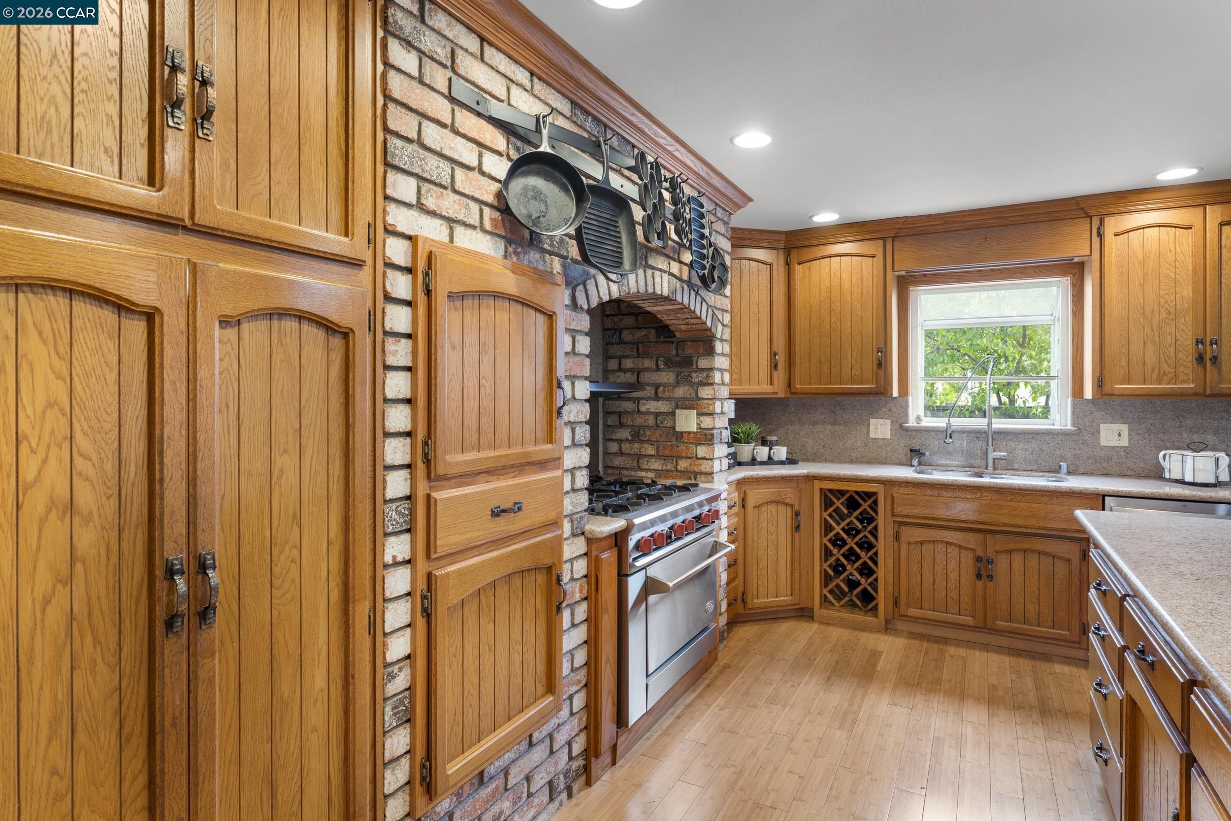 Detail Gallery Image 8 of 31 For 3366 Euclid Ave, Concord,  CA 94519 - 4 Beds | 3/1 Baths