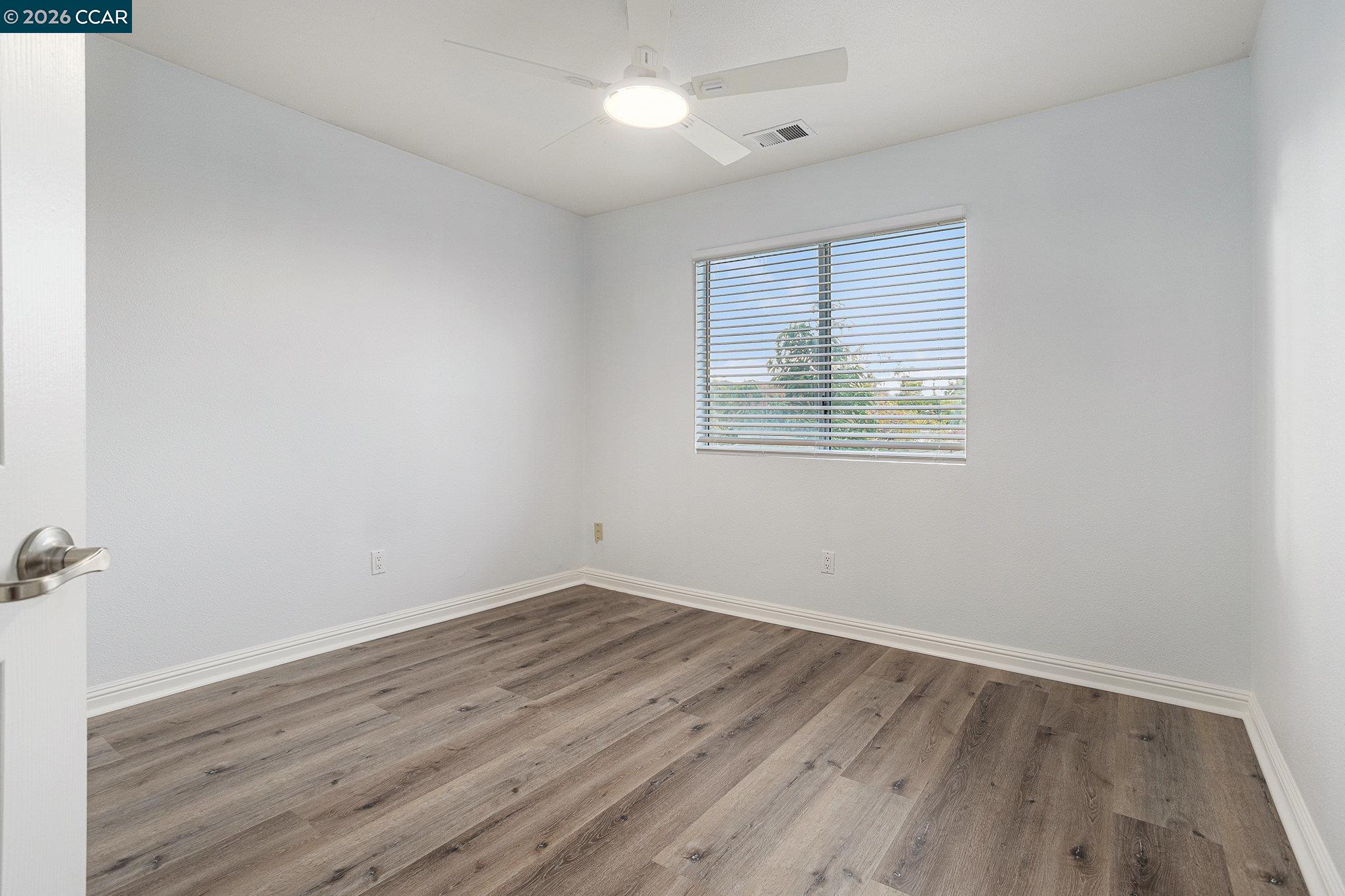 Detail Gallery Image 19 of 25 For 745 Bayshore St, Martinez,  CA 94553 - 4 Beds | 2/1 Baths