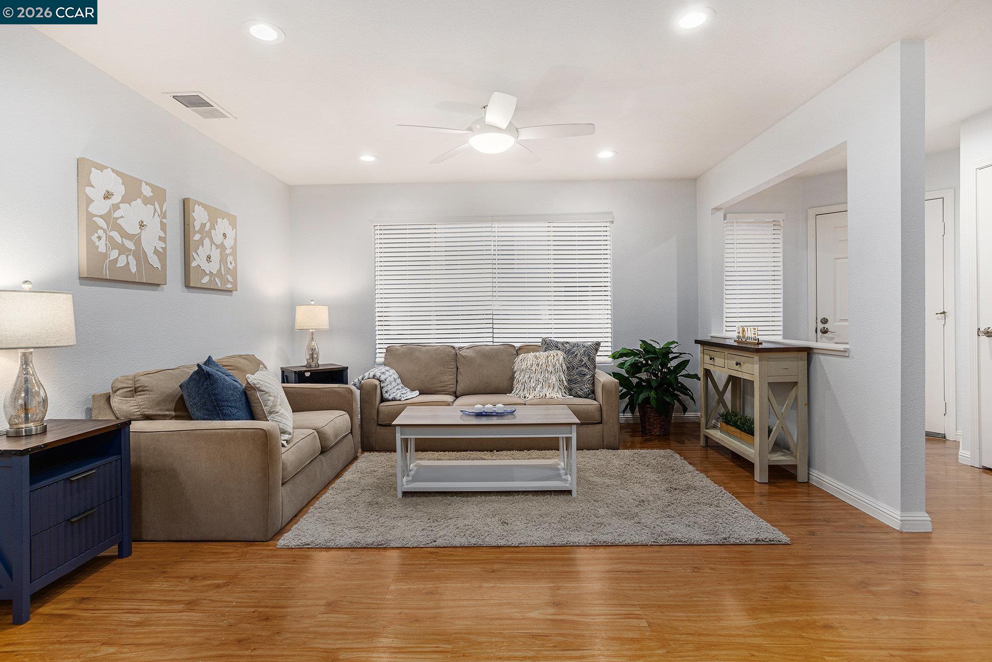 Detail Gallery Image 3 of 25 For 745 Bayshore St, Martinez,  CA 94553 - 4 Beds | 2/1 Baths