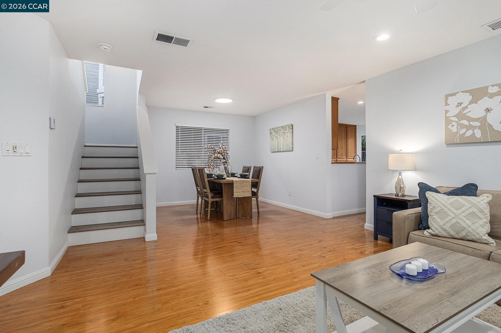 Detail Gallery Image 4 of 25 For 745 Bayshore St, Martinez,  CA 94553 - 4 Beds | 2/1 Baths