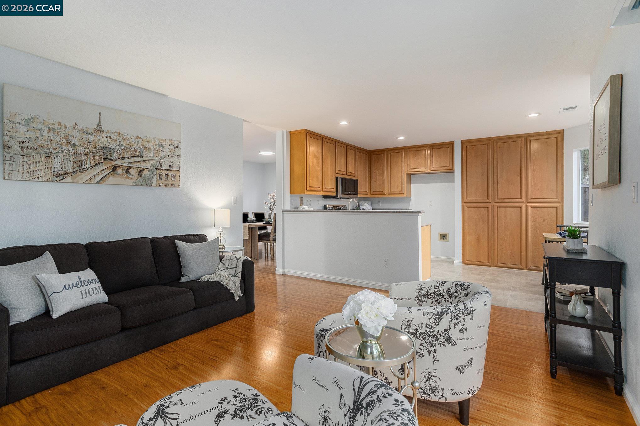 Detail Gallery Image 8 of 25 For 745 Bayshore St, Martinez,  CA 94553 - 4 Beds | 2/1 Baths