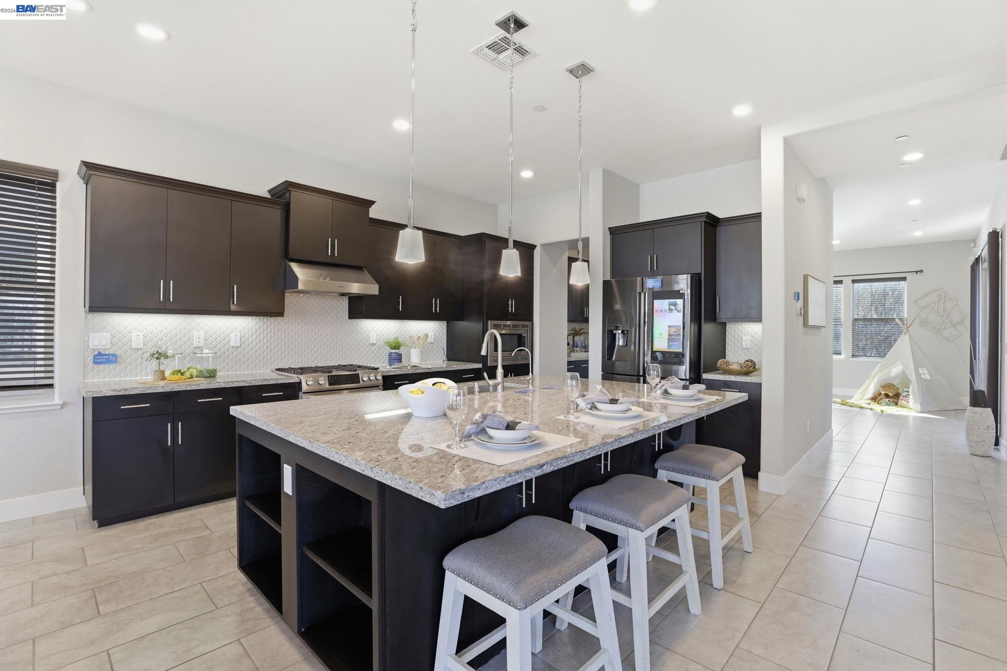 Detail Gallery Image 11 of 56 For 1380 Brookline Loop, Pleasanton,  CA 94566 - 3 Beds | 2/2 Baths