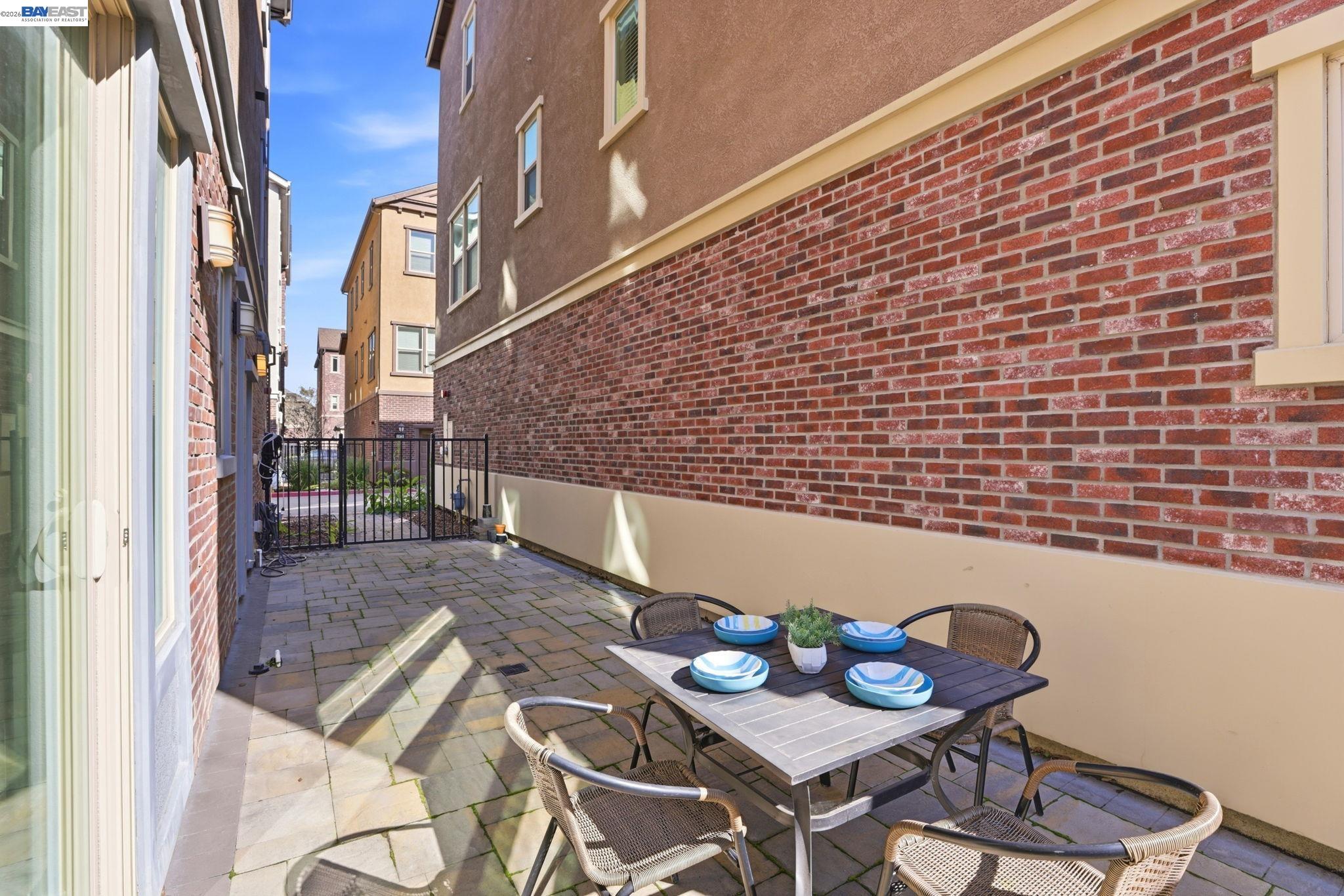 Detail Gallery Image 6 of 56 For 1380 Brookline Loop, Pleasanton,  CA 94566 - 3 Beds | 2/2 Baths