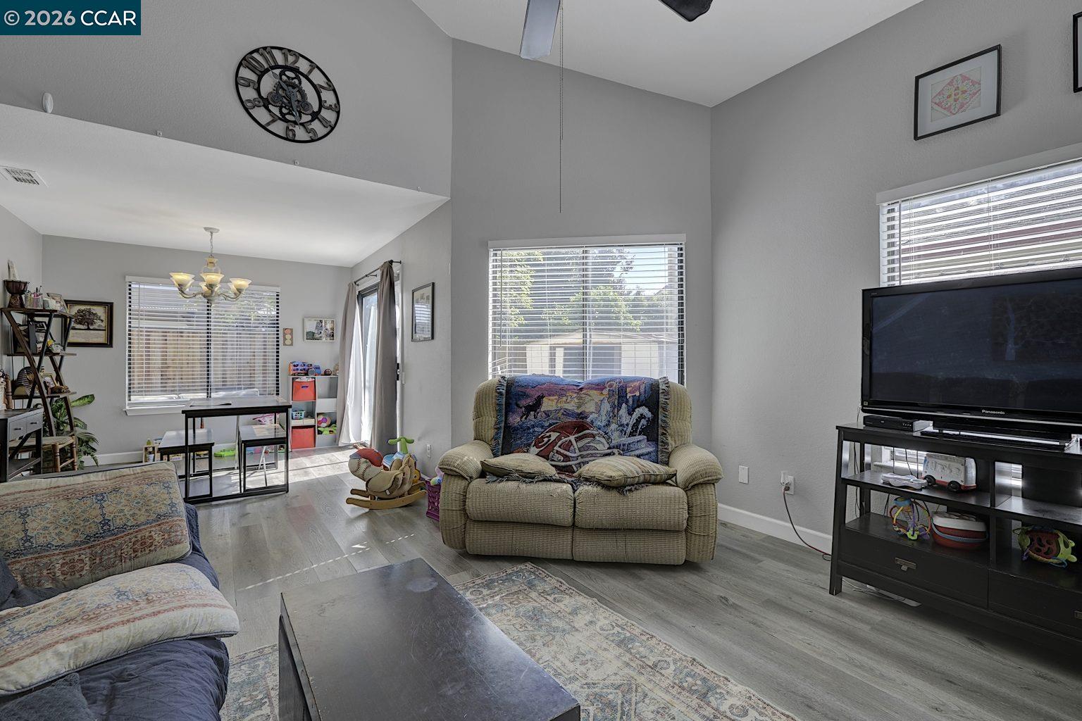 Detail Gallery Image 3 of 38 For 2099 Meadowlark Ln, Oakley,  CA 94561 - 3 Beds | 2/1 Baths