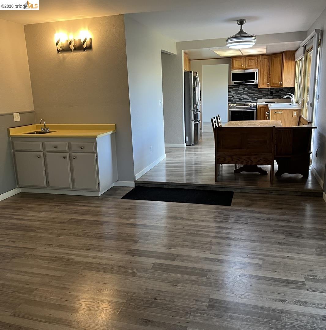 Detail Gallery Image 12 of 30 For 1672 San Vicente Ave, Napa,  CA 94558 - 4 Beds | 2/1 Baths