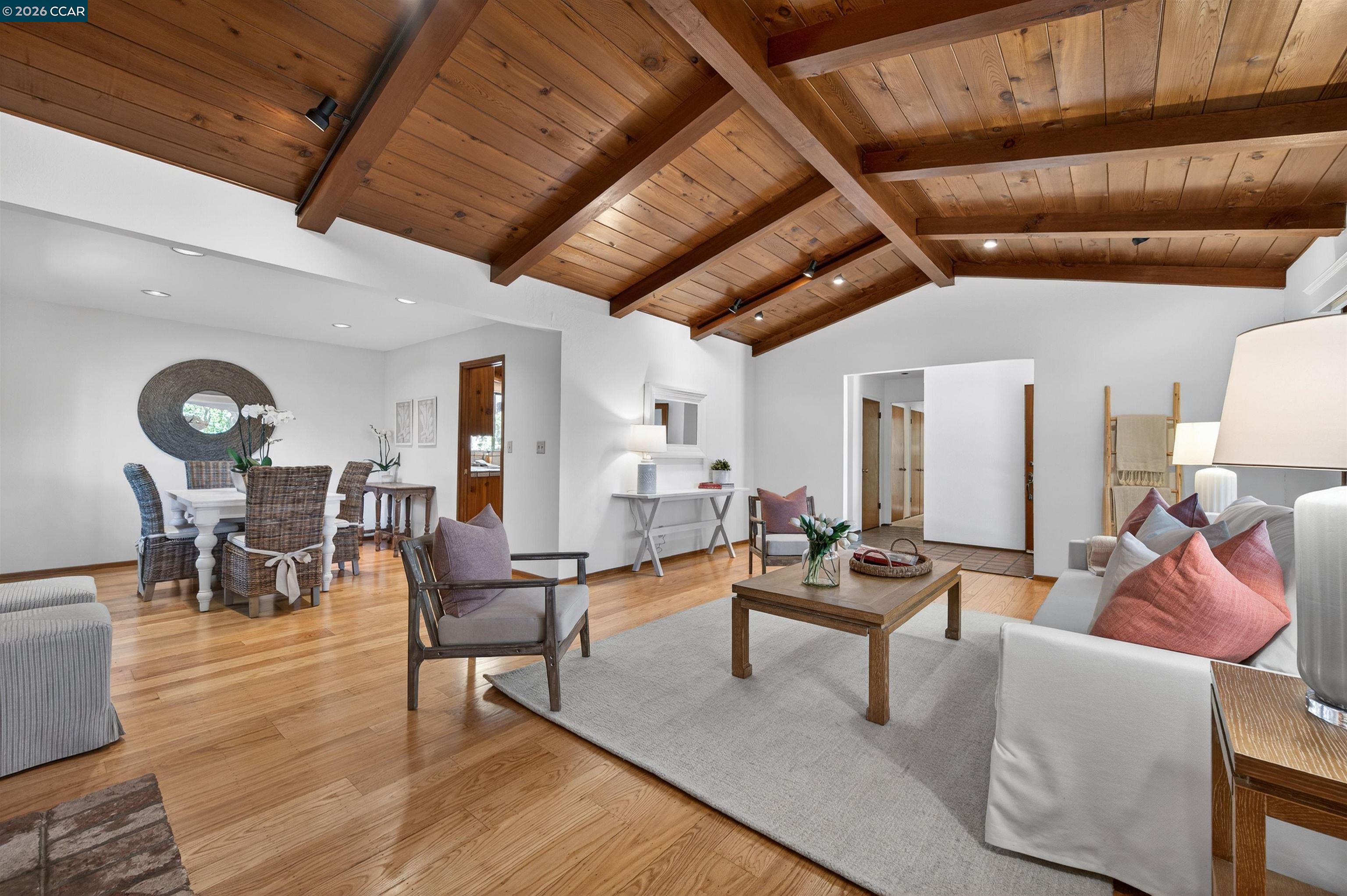 Detail Gallery Image 11 of 45 For 15 Crown Ct, Orinda,  CA 94563 - 4 Beds | 2 Baths