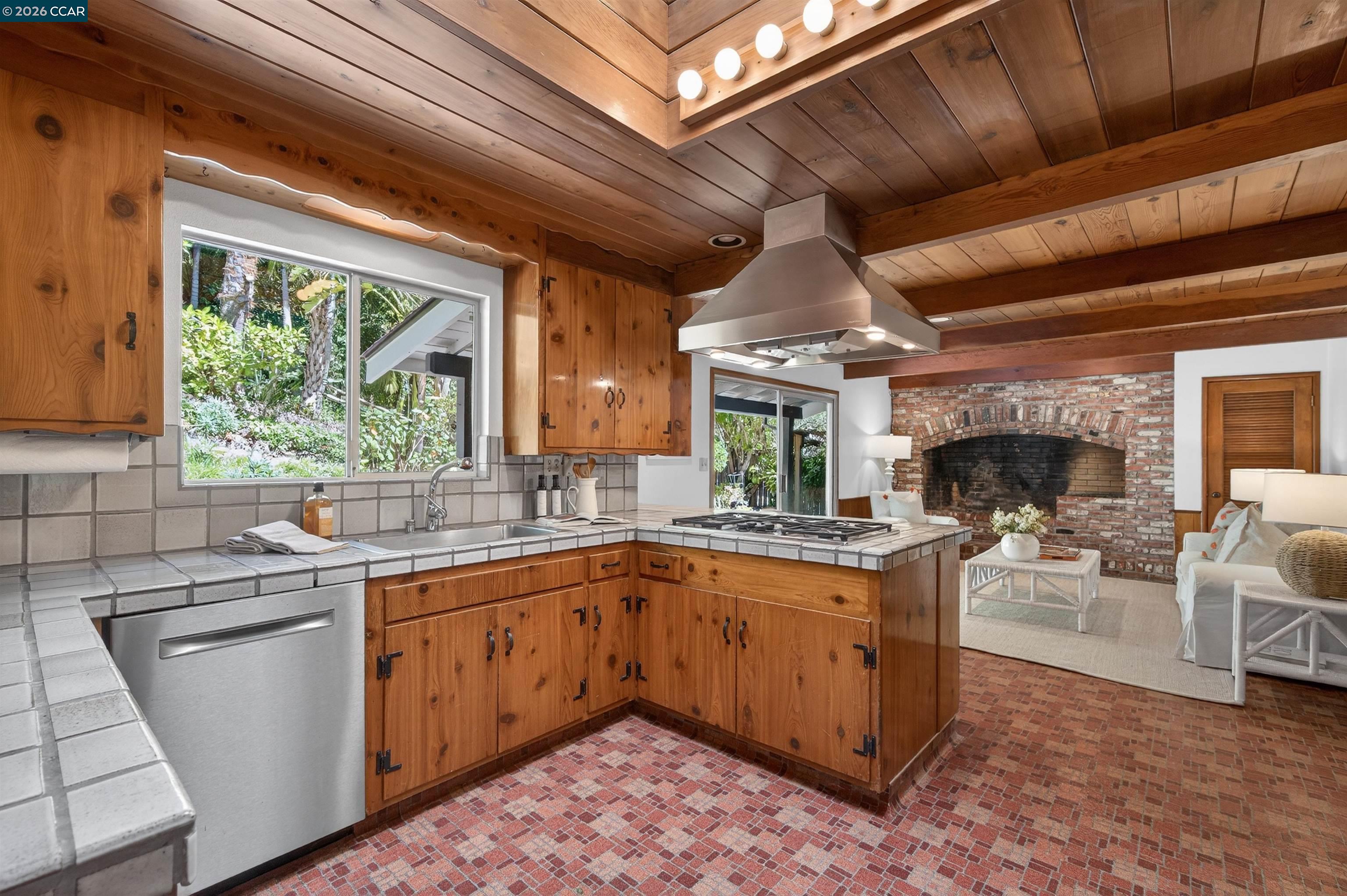 Detail Gallery Image 16 of 45 For 15 Crown Ct, Orinda,  CA 94563 - 4 Beds | 2 Baths