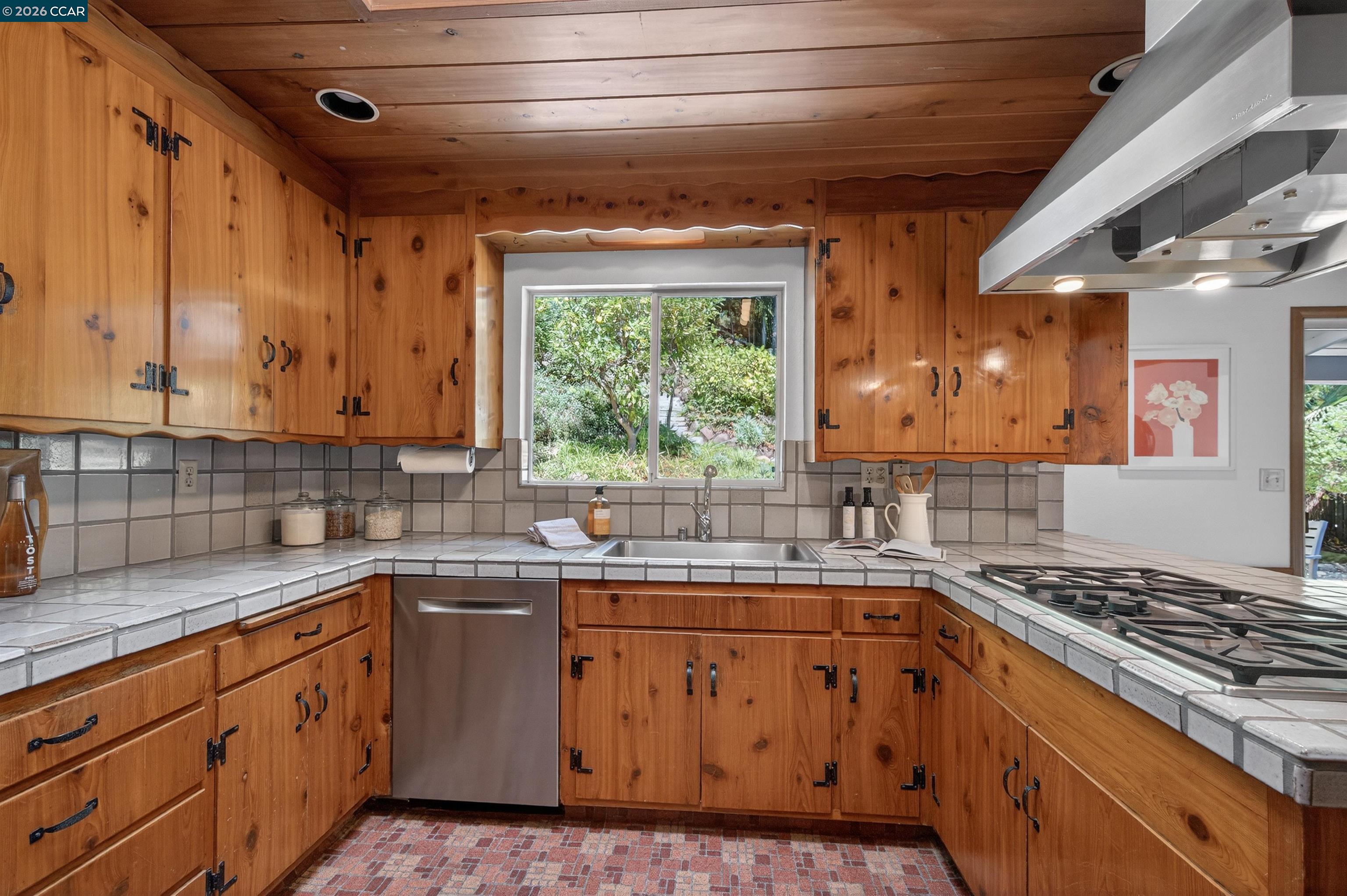 Detail Gallery Image 18 of 45 For 15 Crown Ct, Orinda,  CA 94563 - 4 Beds | 2 Baths