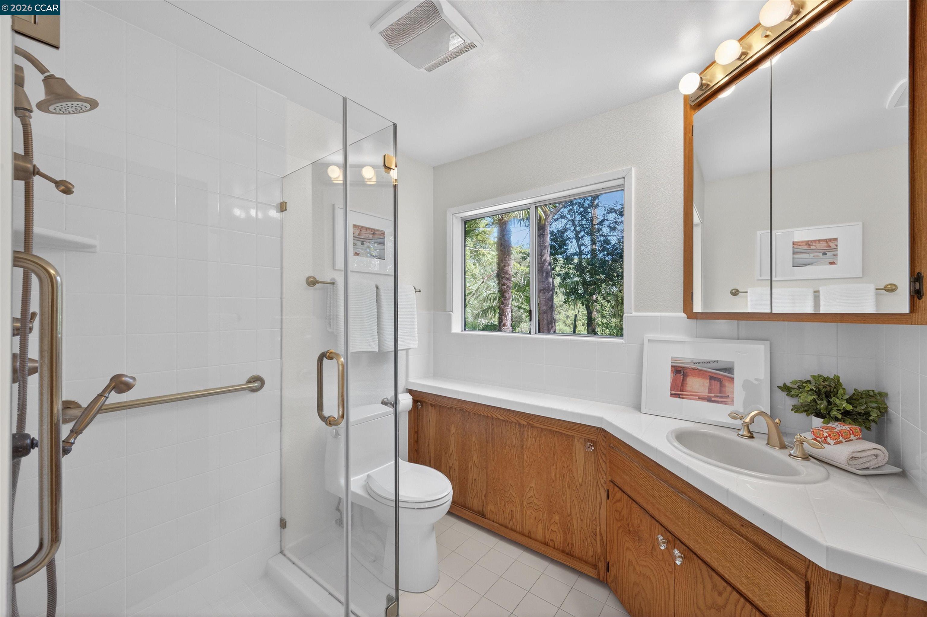 Detail Gallery Image 22 of 45 For 15 Crown Ct, Orinda,  CA 94563 - 4 Beds | 2 Baths